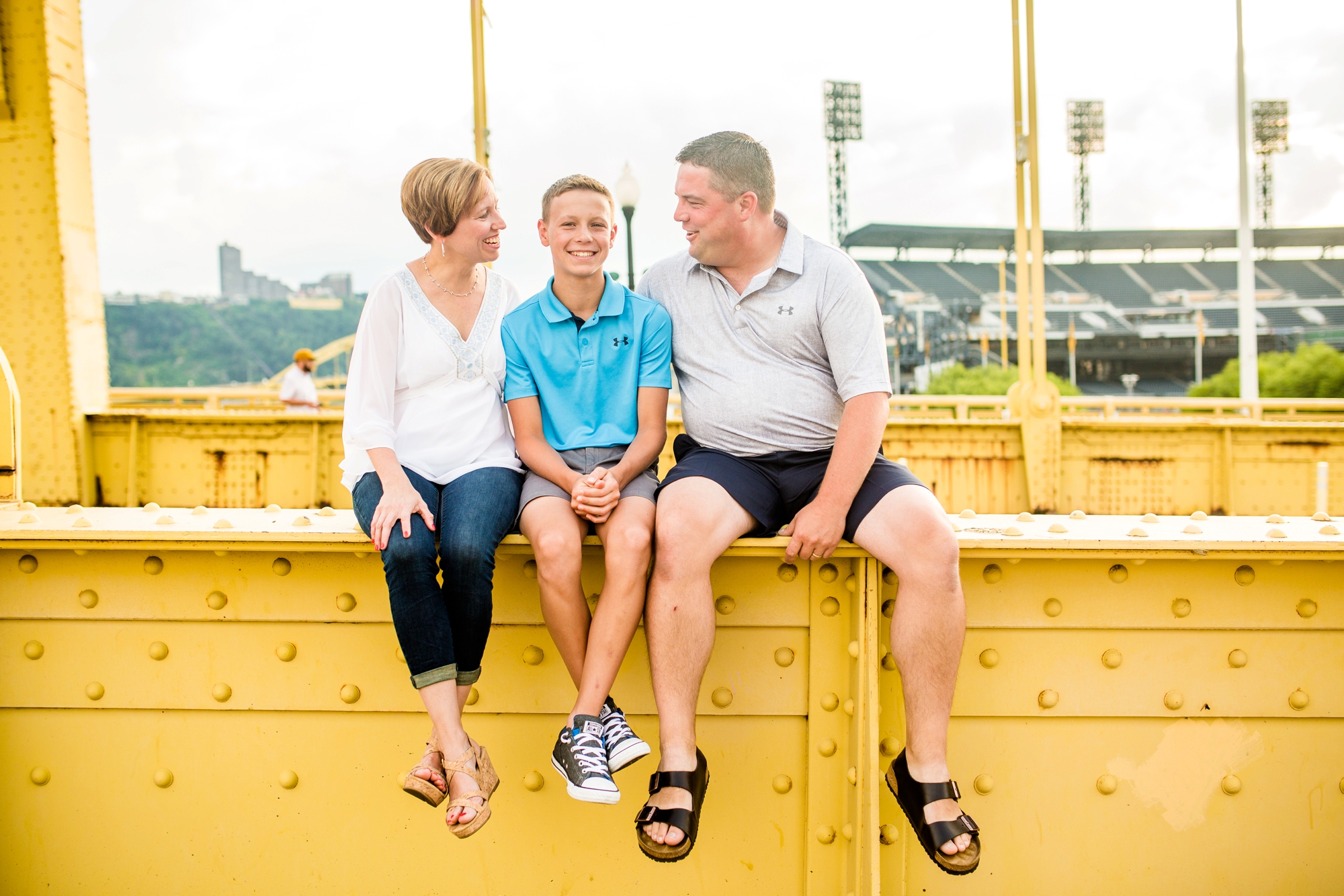 north shore family photos, pittsburgh family photographer, locations in pittsburgh for photo shoot, cranberry township family photographer, roberto clemente bridge photos