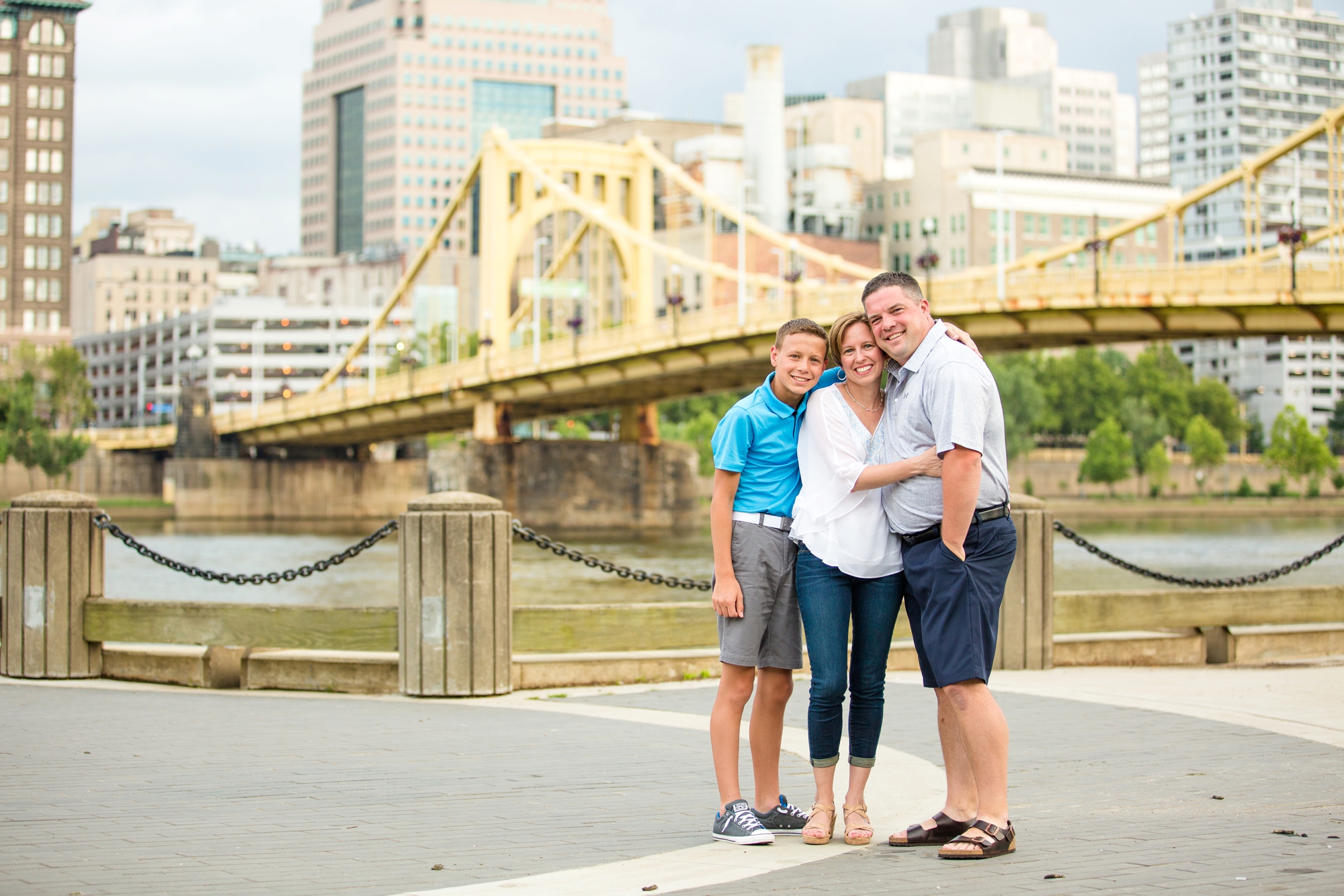 north shore family photos, pittsburgh family photographer, locations in pittsburgh for photo shoot, cranberry township family photographer, roberto clemente bridge photos 