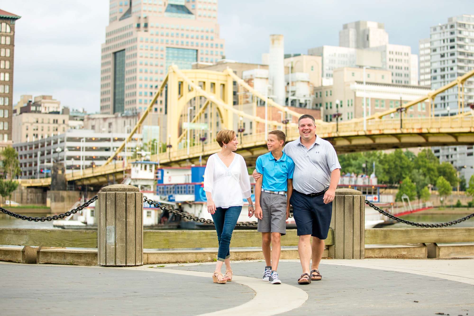 north shore family photos, pittsburgh family photographer, locations in pittsburgh for photo shoot, cranberry township family photographer, roberto clemente bridge photos 