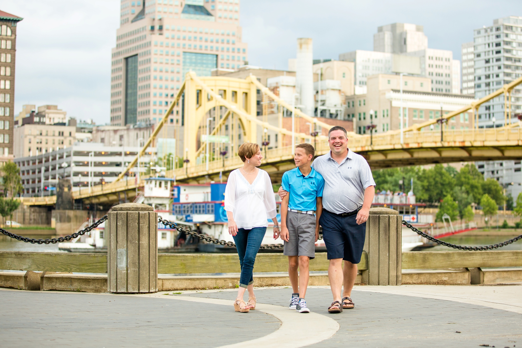 north shore family photos, pittsburgh family photographer, locations in pittsburgh for photo shoot, cranberry township family photographer, roberto clemente bridge photos