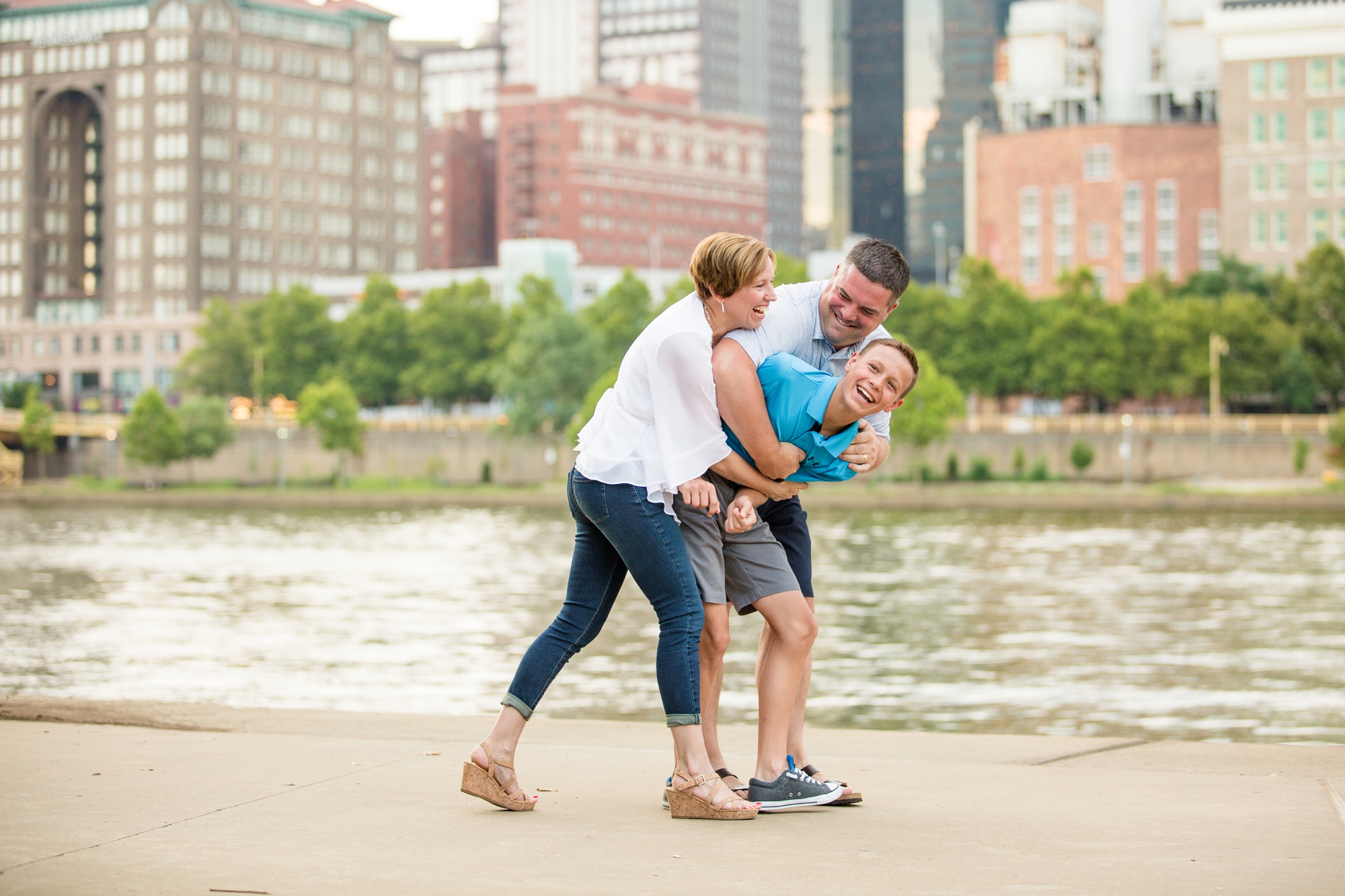 north shore family photos, pittsburgh family photographer, locations in pittsburgh for photo shoot, cranberry township family photographer, roberto clemente bridge photos