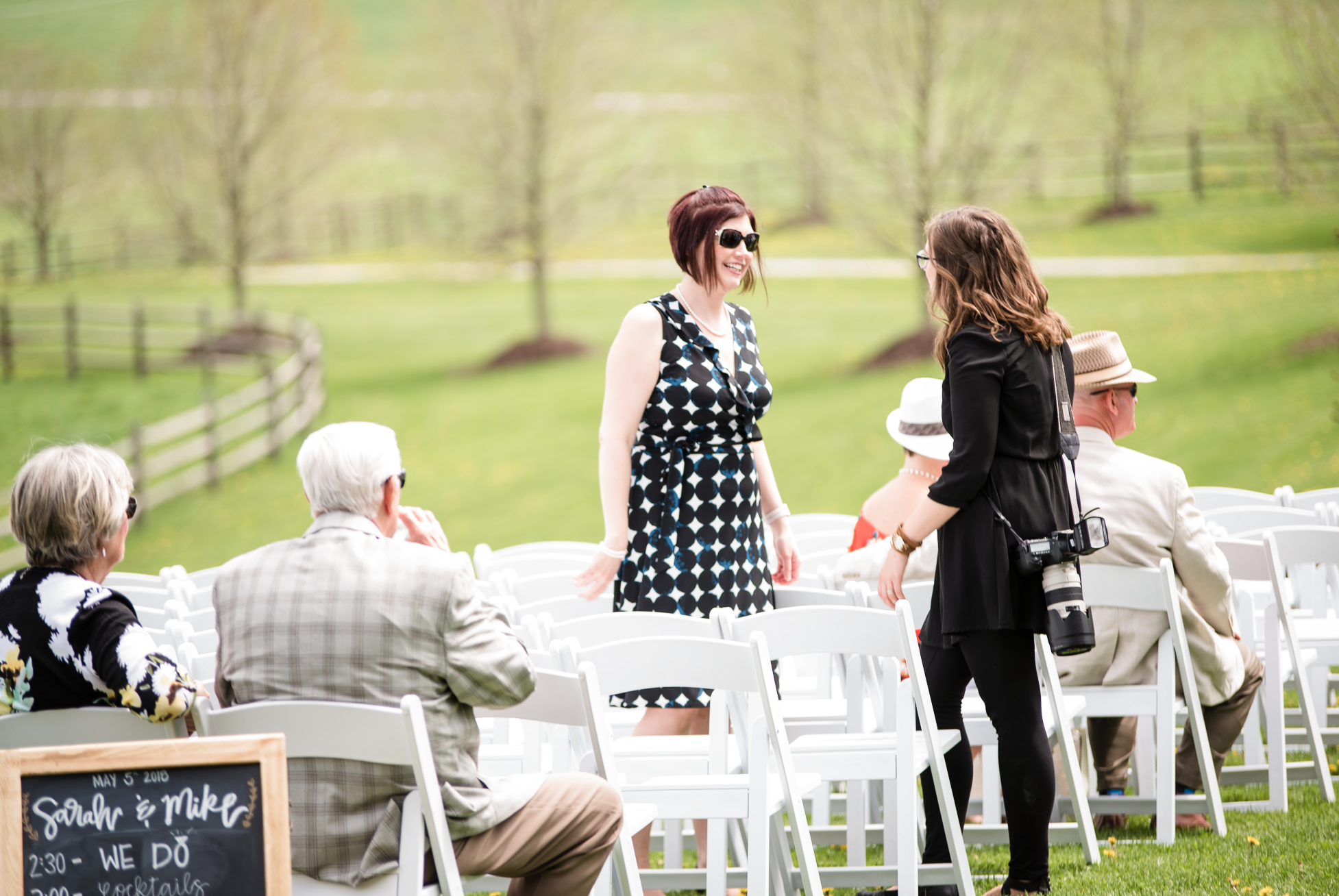 I love seeing past brides at weddings! 💛