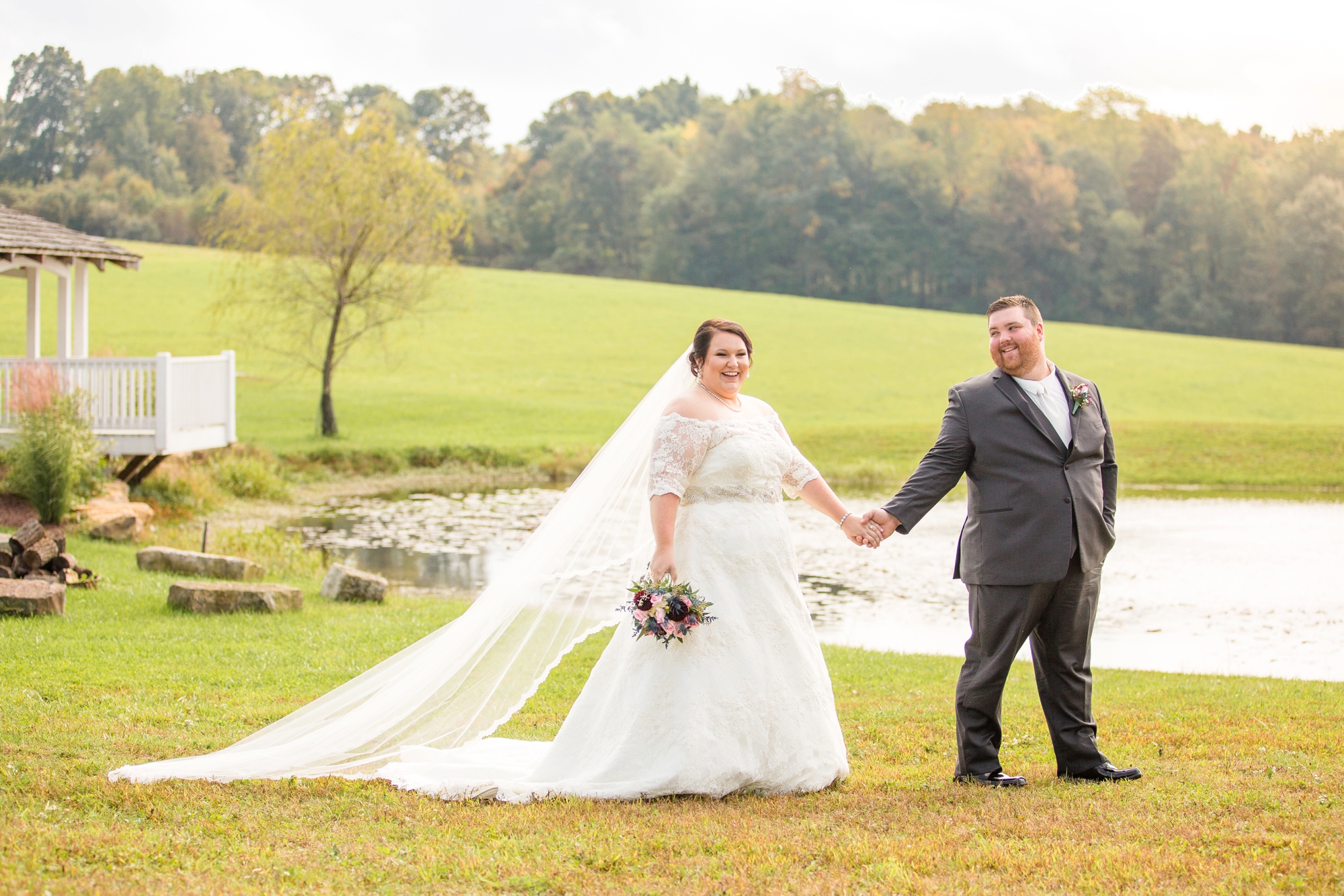 pittsburgh wedding photographer, pittsburgh wedding venues, pittsburgh wedding photos, renshaw family farms wedding photos, white barn wedding photos