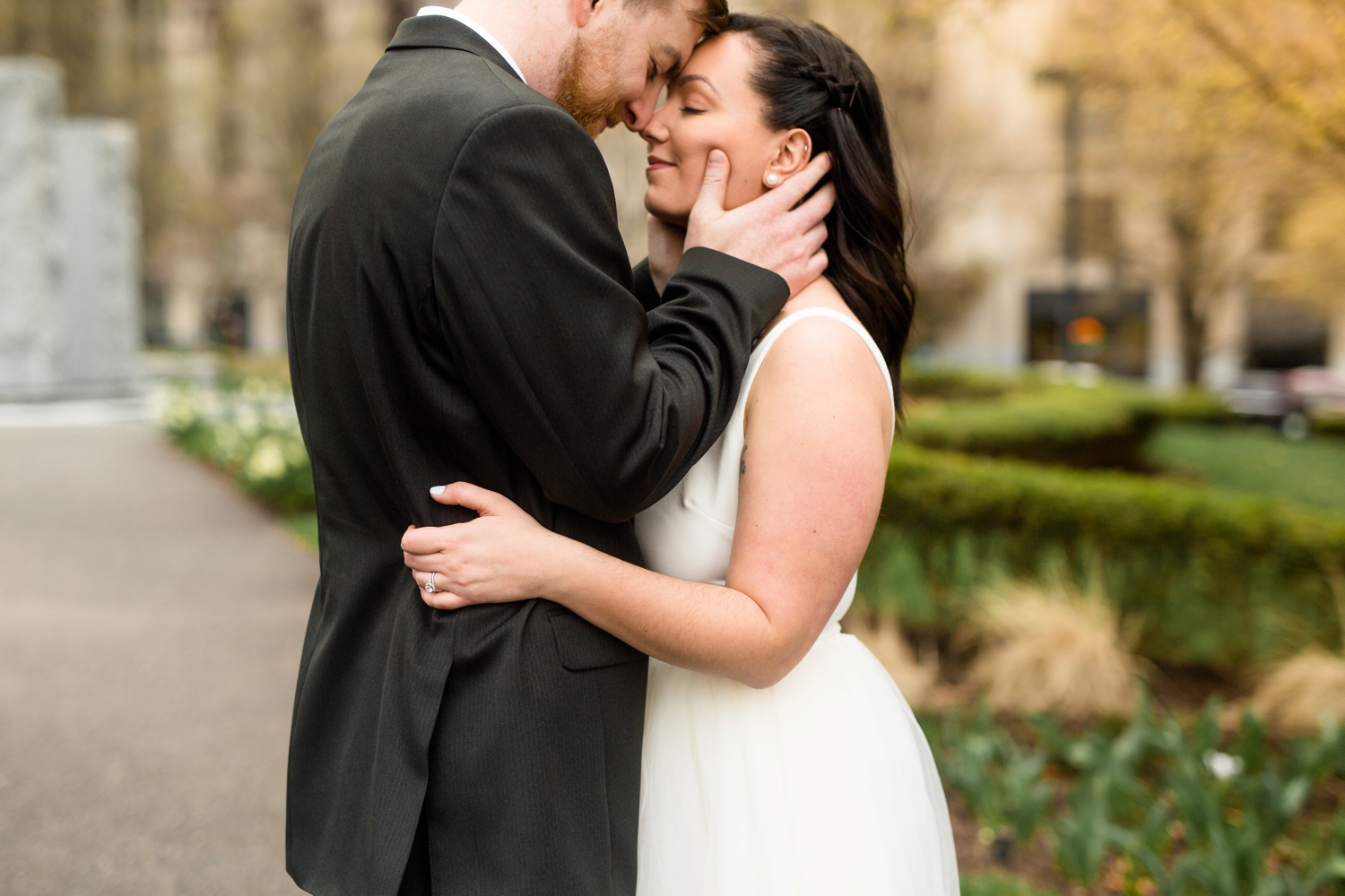 best location for photoshoot in pittsburgh, allegheny county courthouse elopement, downtown pittsburgh elopement, downtown pittsburgh wedding photos