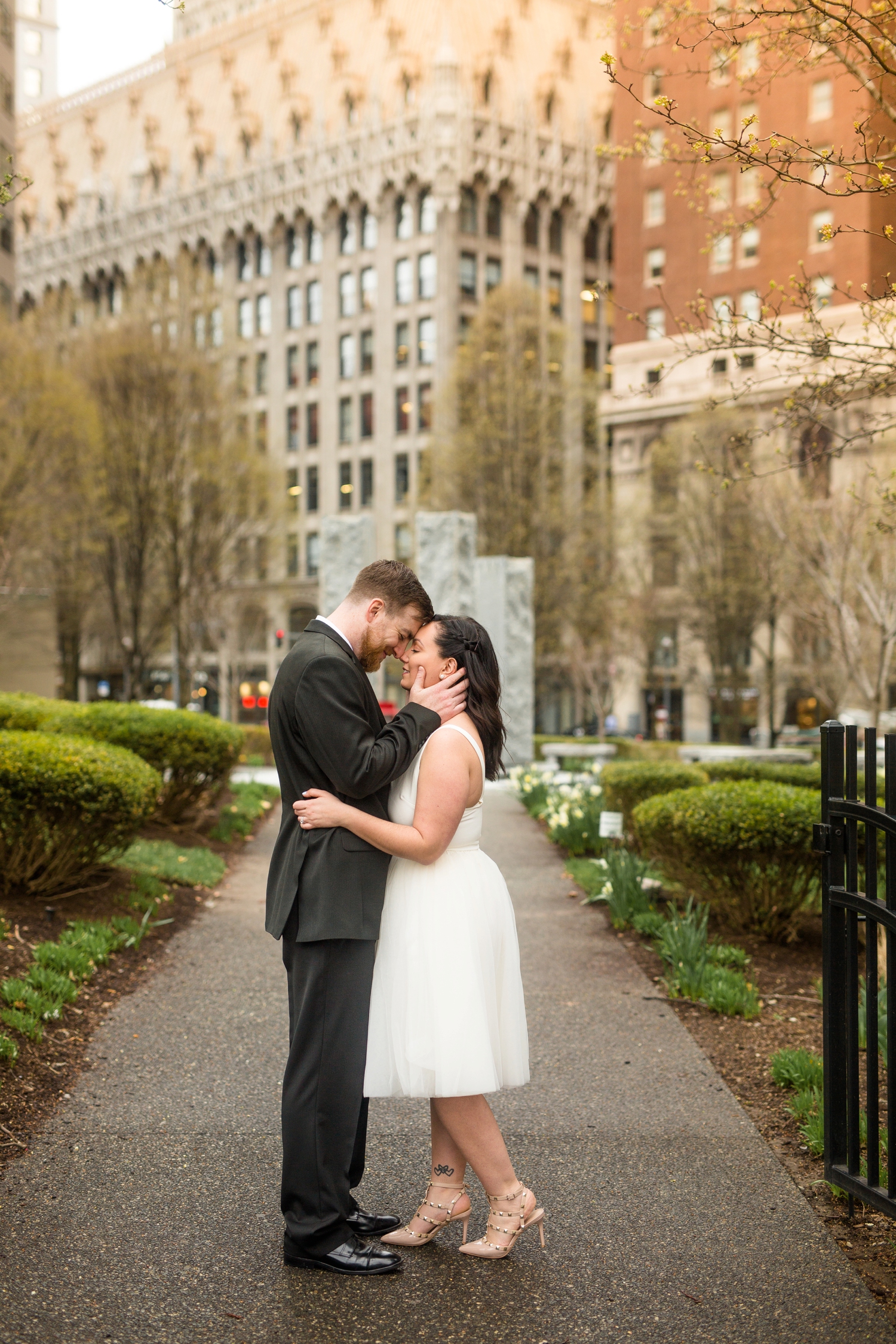 best location for photoshoot in pittsburgh, allegheny county courthouse elopement, downtown pittsburgh elopement, downtown pittsburgh wedding photos