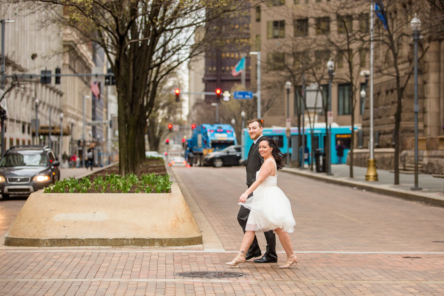 best location for photoshoot in pittsburgh, allegheny county courthouse elopement, downtown pittsburgh elopement, downtown pittsburgh wedding photos
