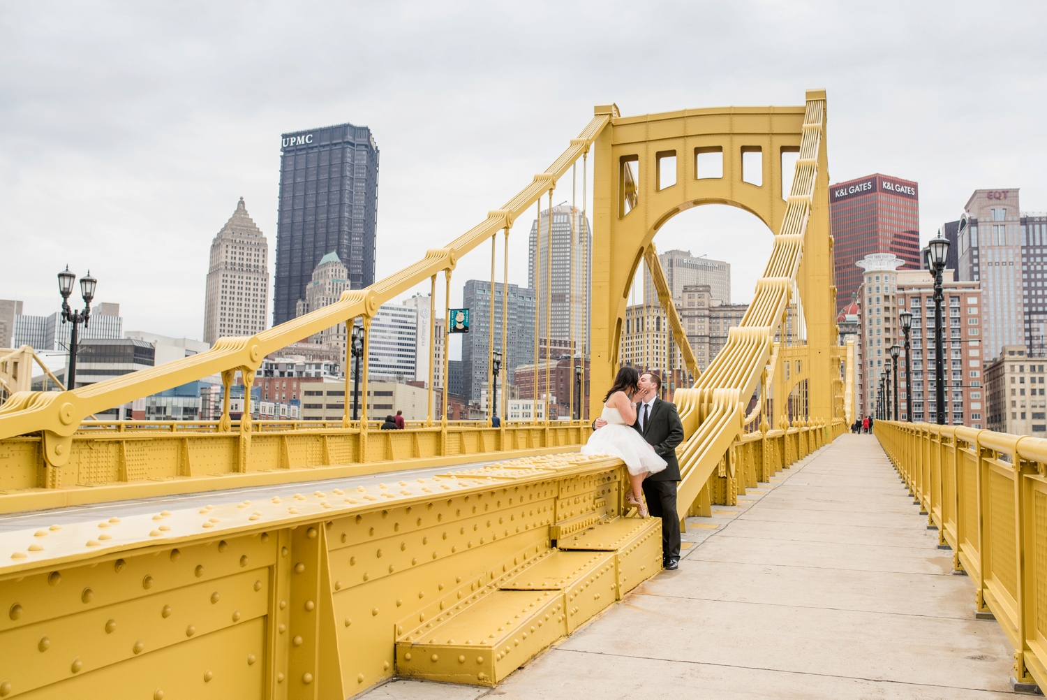 best location for photoshoot in pittsburgh, allegheny county courthouse elopement, downtown pittsburgh elopement, downtown pittsburgh wedding photos