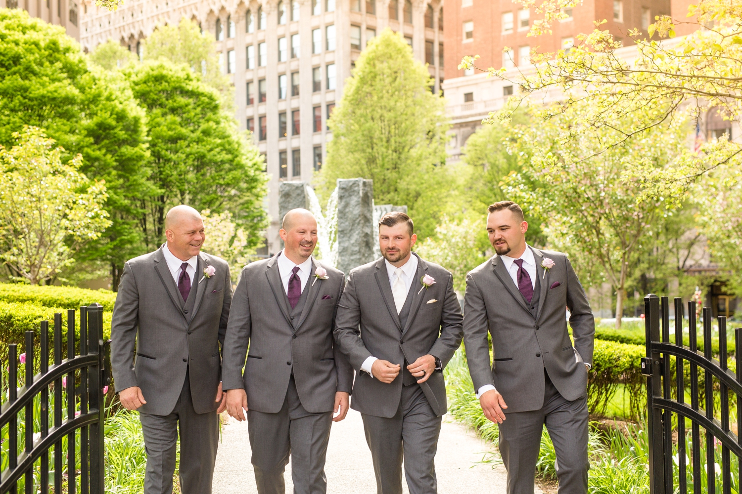 Pittsburgh-Wedding-Photographer-Embassy-Suites-Downtown-Pittsburgh-Wedding-Pictures_1199.jpg