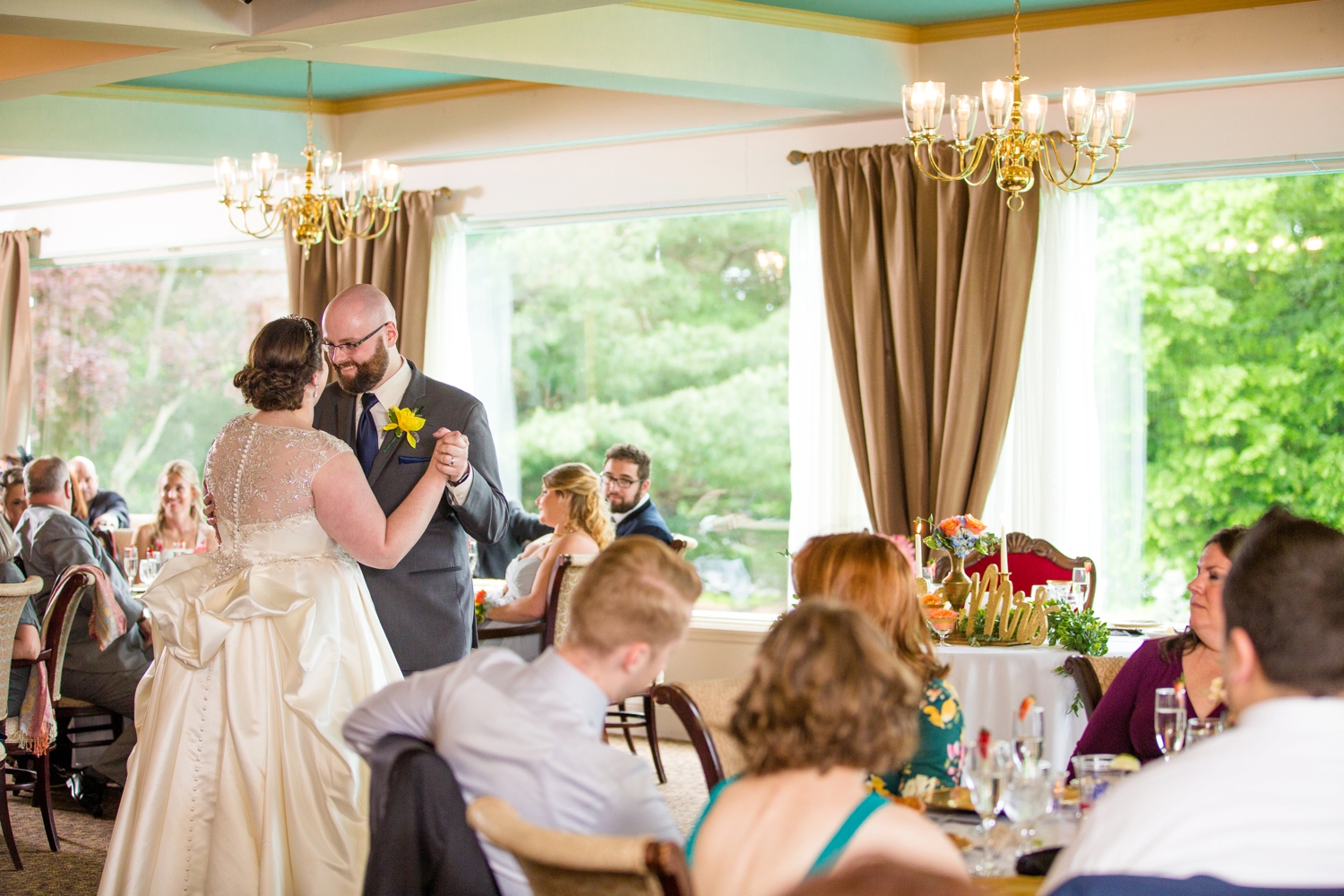 montour heights country club wedding pictures, pittsburgh wedding photographer, pittsburgh engagement photographer, mhcc wedding pictures