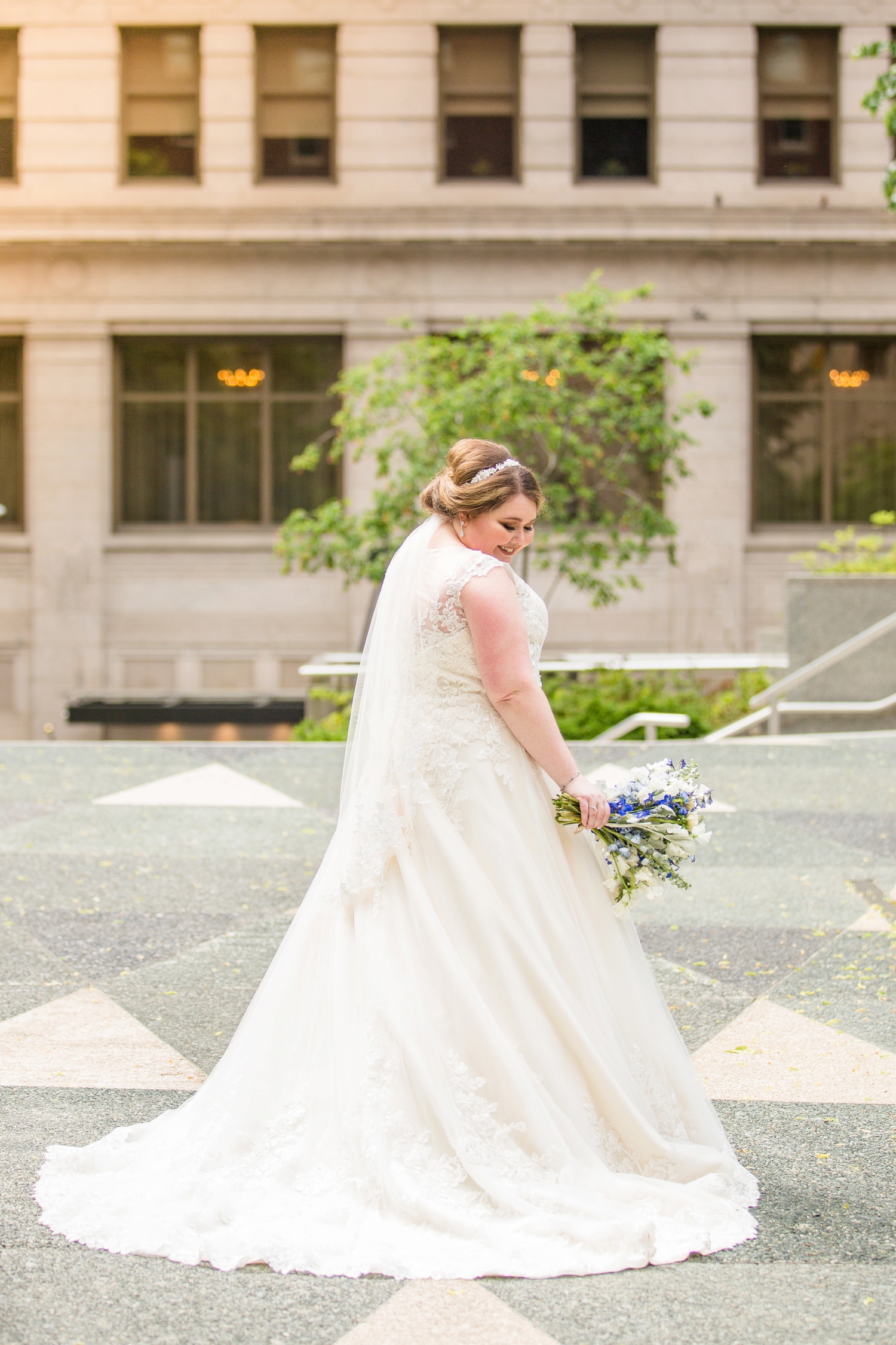 embassy suites downtown pittsburgh wedding photos, downtown pittsburgh wedding pictures, pittsburgh wedding photographer, pittsburgh engagement photographer, blue wedding inspiration