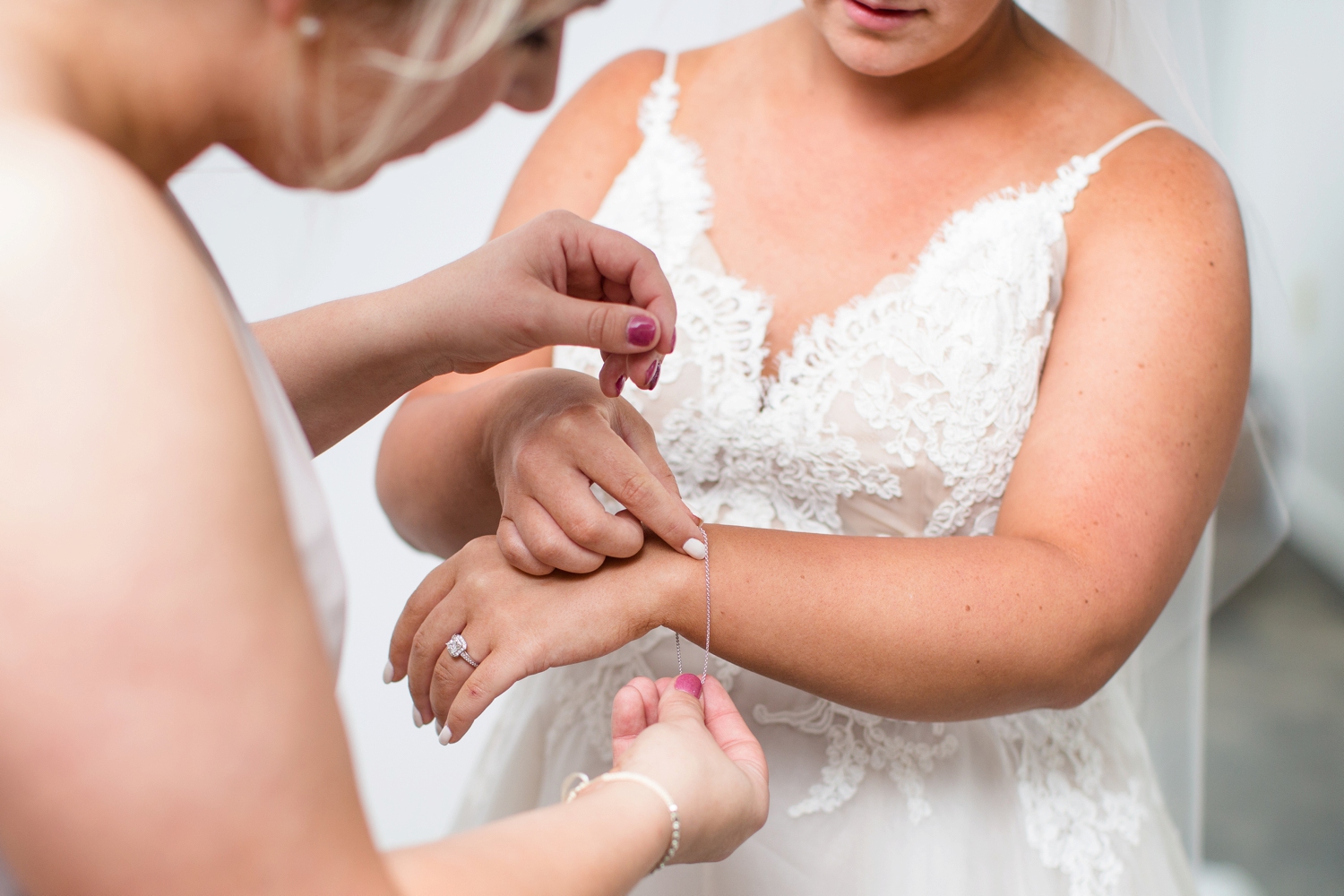 white barn wedding photos, white barn prospect pa wedding pictures, pittsburgh wedding photographer, tropical wedding inspiration