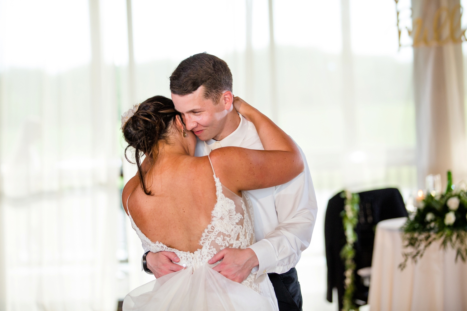 white barn wedding photos, white barn prospect pa wedding pictures, pittsburgh wedding photographer, tropical wedding inspiration