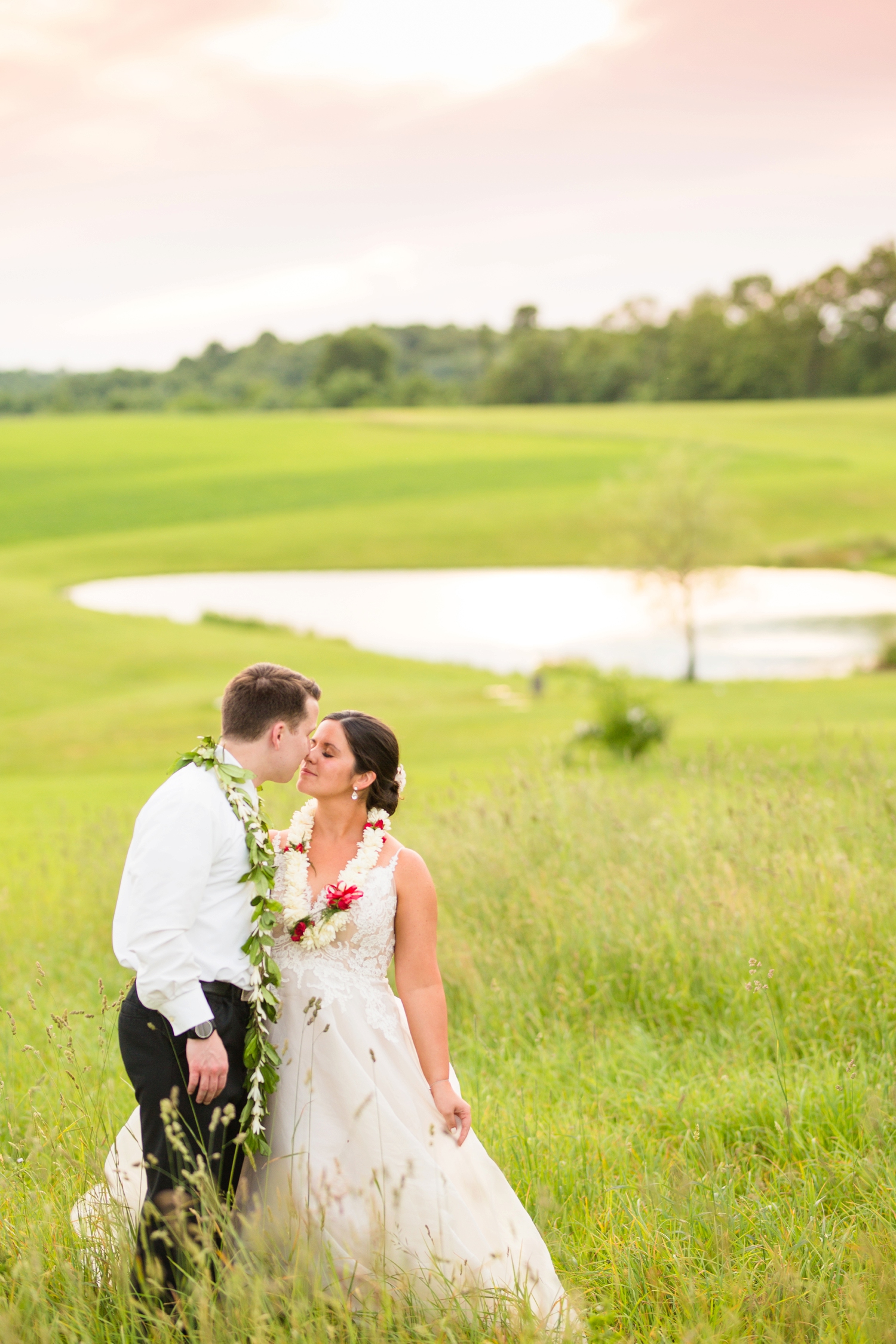 white barn wedding photos, white barn prospect pa wedding pictures, pittsburgh wedding photographer, tropical wedding inspiration