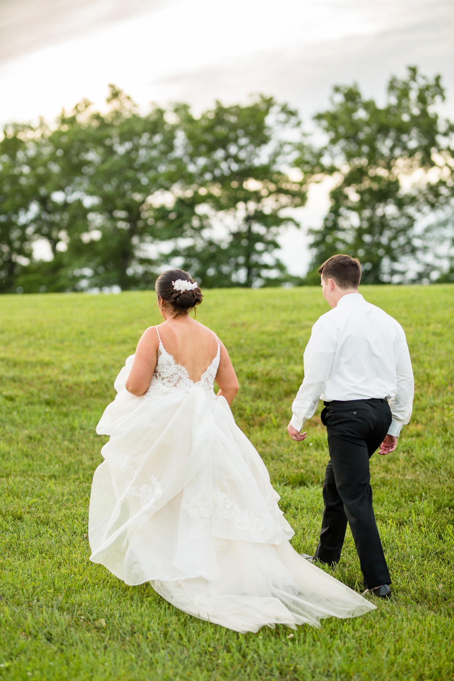 white barn wedding photos, white barn prospect pa wedding pictures, pittsburgh wedding photographer, tropical wedding inspiration