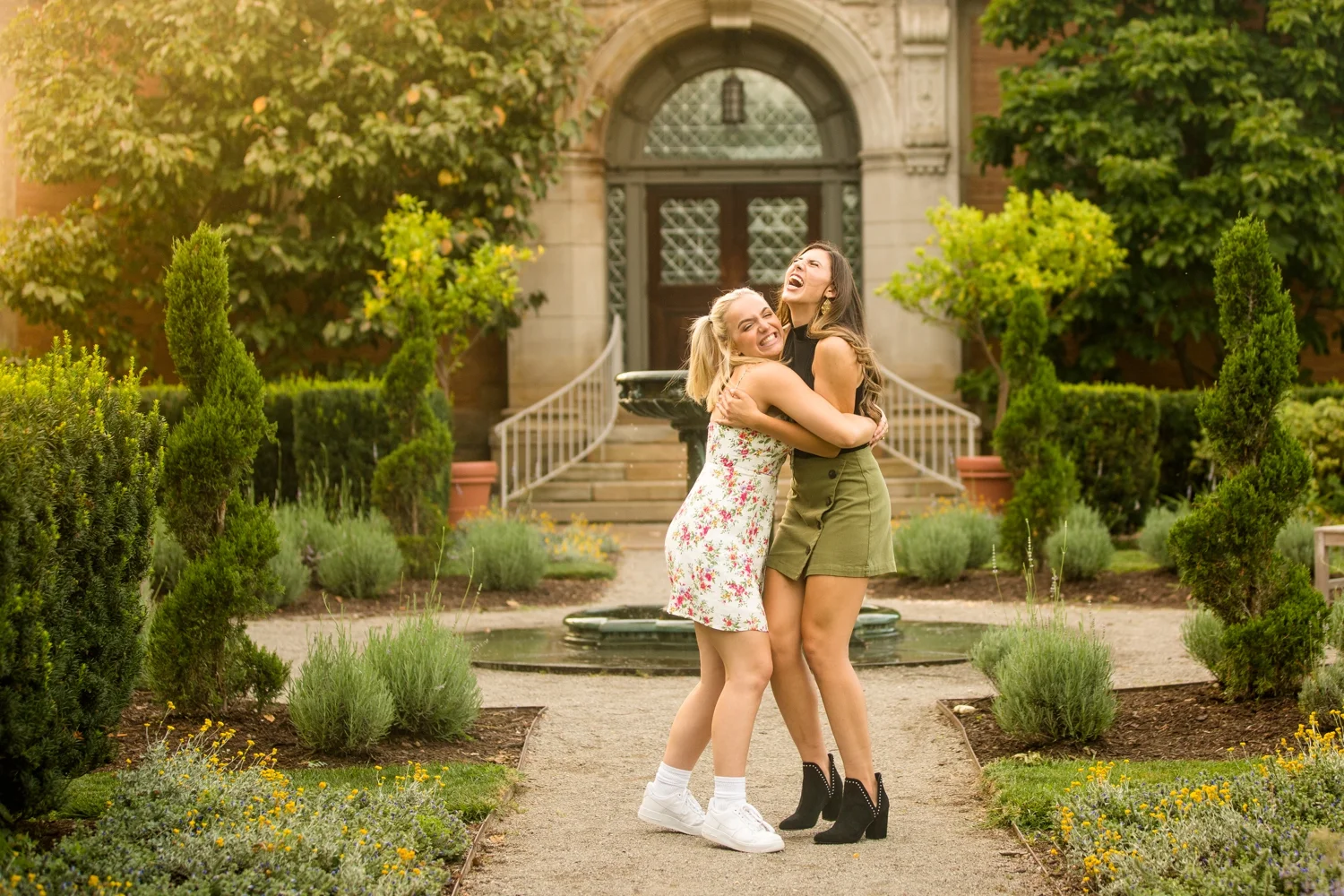 pittsburgh senior photographer, locations for senior pictures pittsburgh, oakland senior photos, cathedral of learning senior photos, phipps senior photos