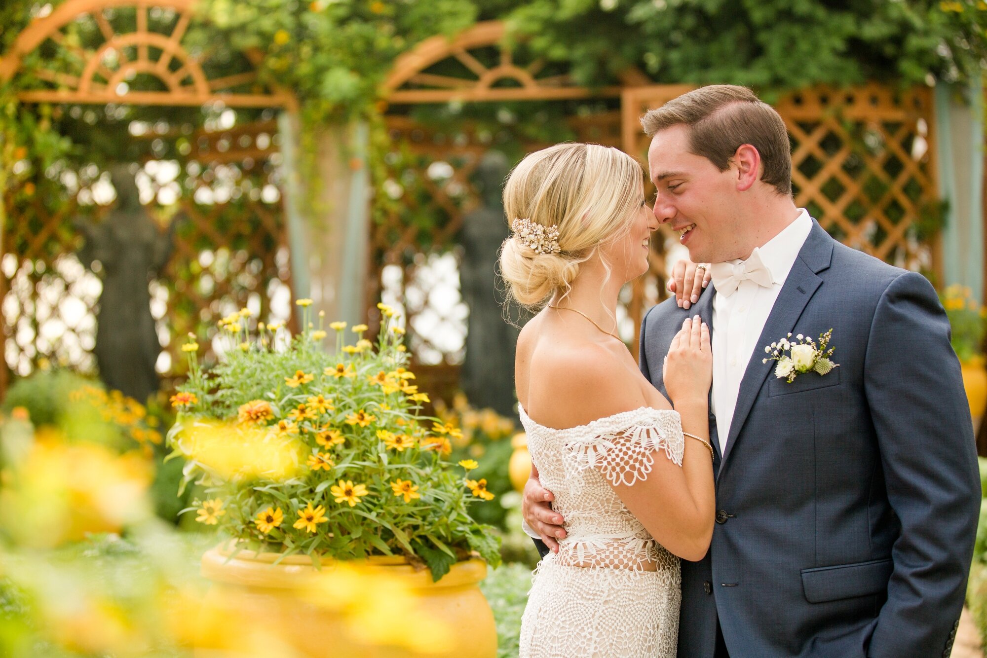 pittsburgh wedding photographer, phipps conservatory wedding photos, broderie room phipps wedding pictures, pittsburgh wedding venues