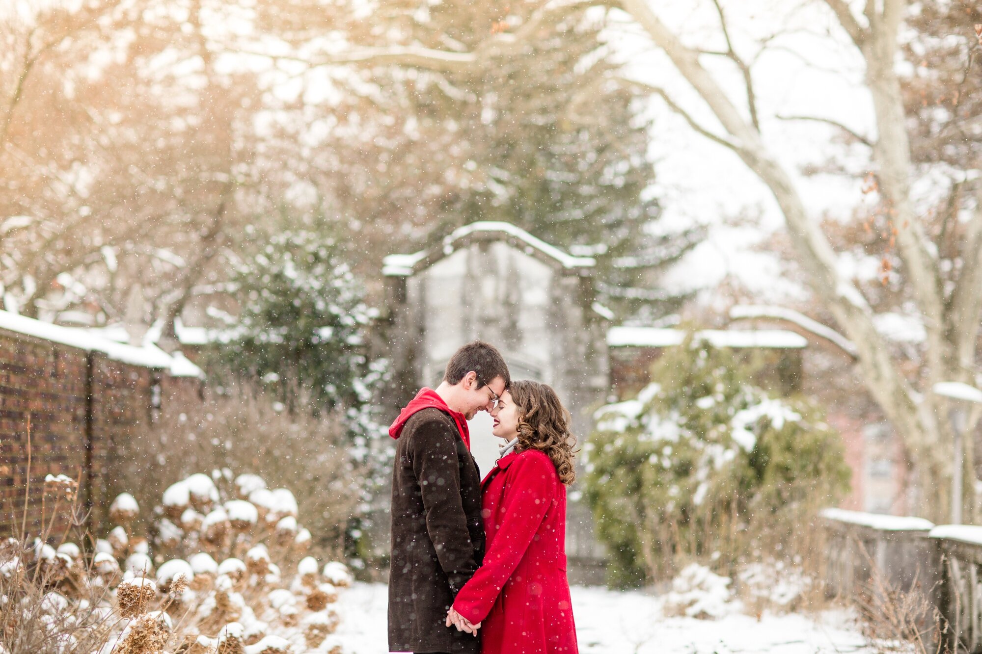 pittsburgh wedding photographer, winter photoshoot outfit ideas, what to wear for a winter photoshoot, winter engagement photos, winter engagement photos snow, mellon park engagement photos