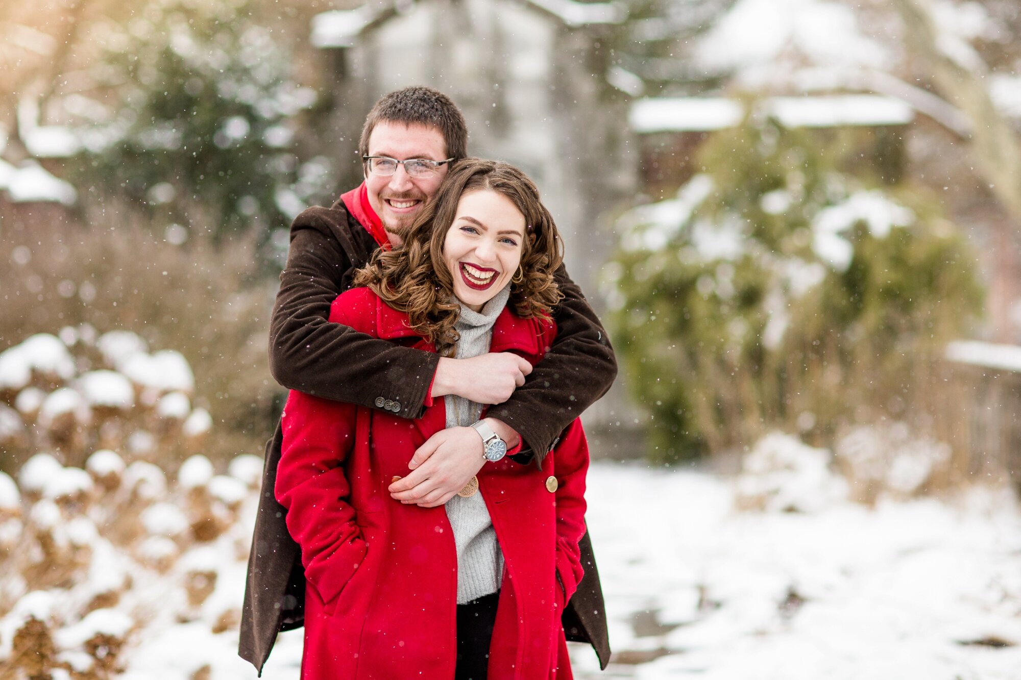 pittsburgh wedding photographer, winter photoshoot outfit ideas, what to wear for a winter photoshoot, winter engagement photos, winter engagement photos snow, mellon park engagement photos