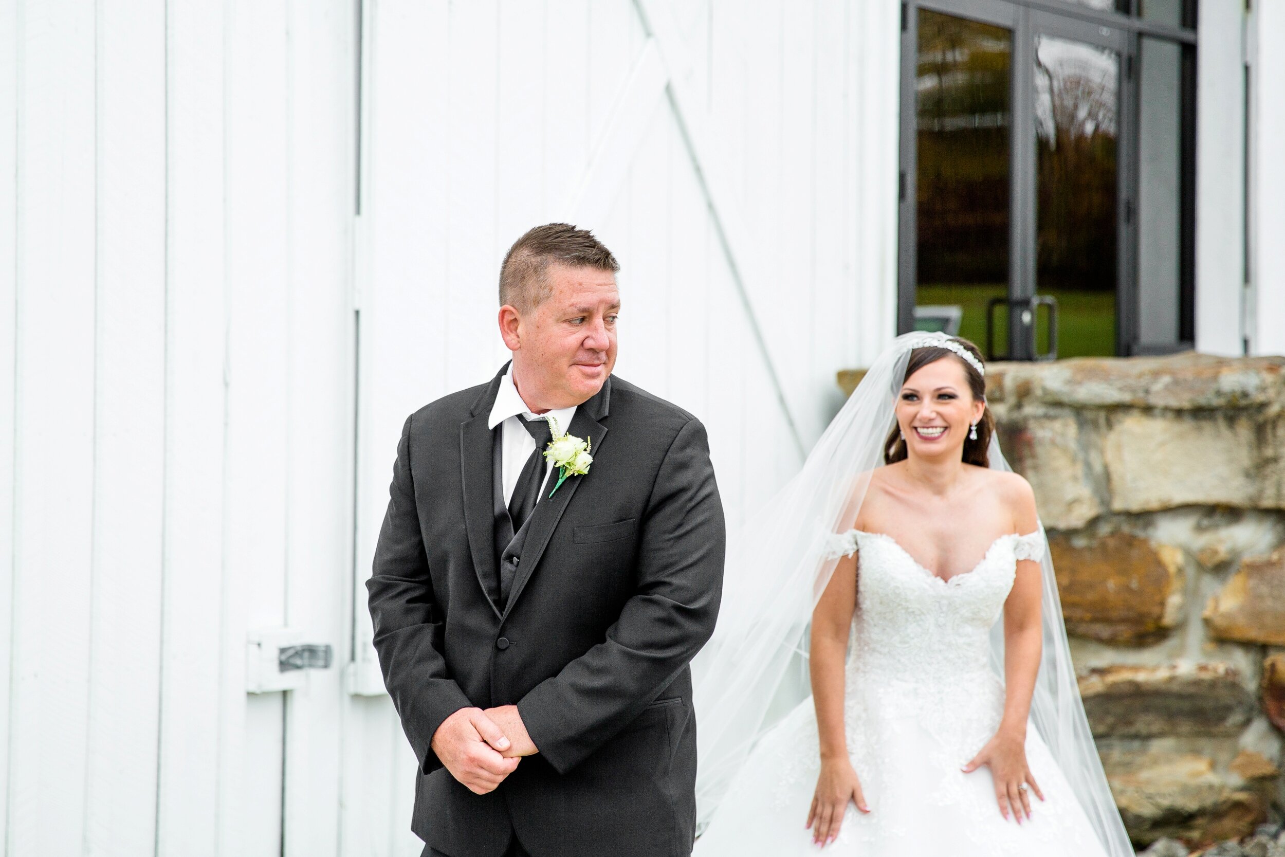 white barn wedding photos, white barn prospect pa wedding photos, pittsburgh wedding venues, pittsburgh wedding photographers, barn wedding venues pittsburgh