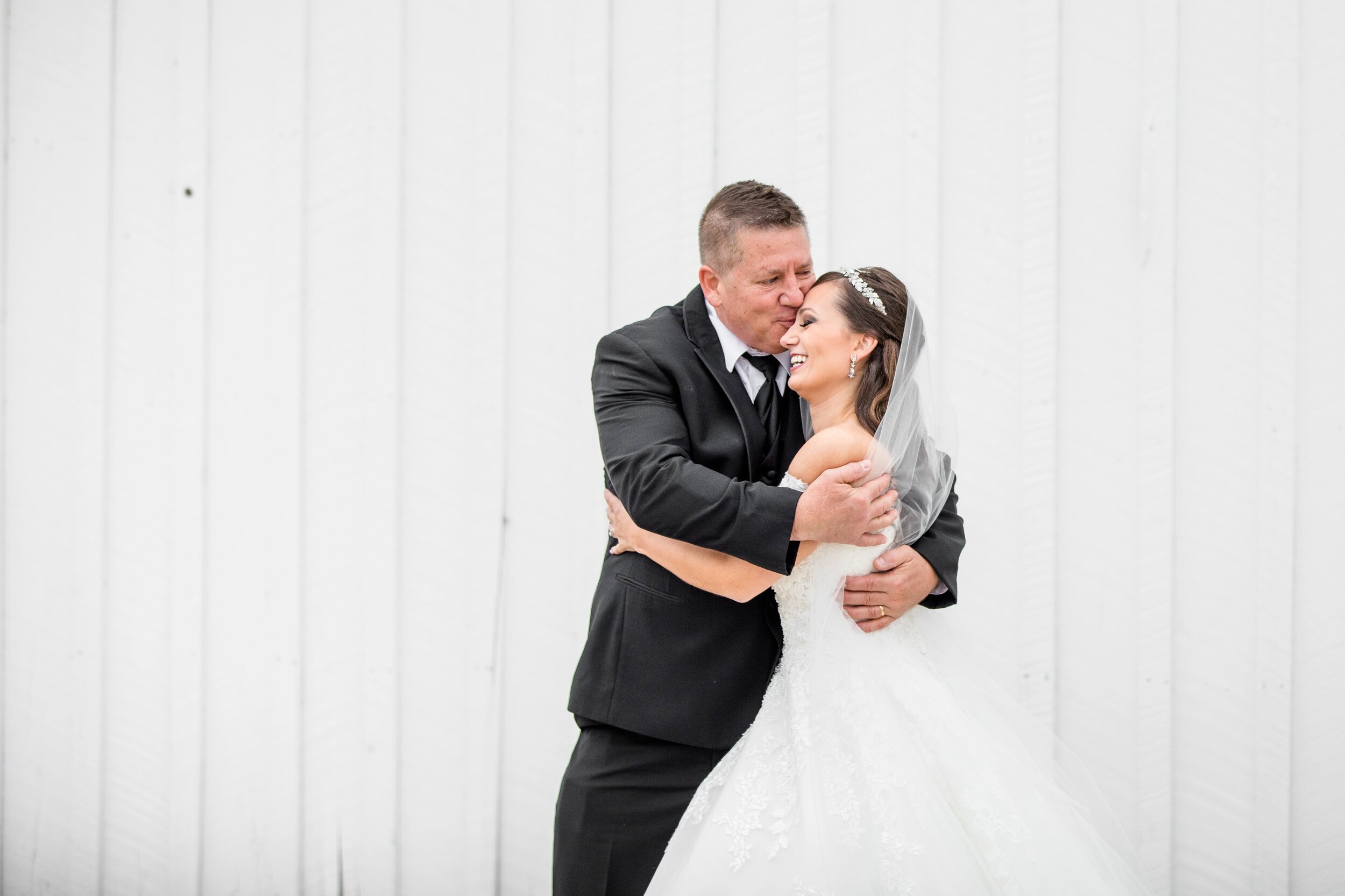 white barn wedding photos, white barn prospect pa wedding photos, pittsburgh wedding venues, pittsburgh wedding photographers, barn wedding venues pittsburgh