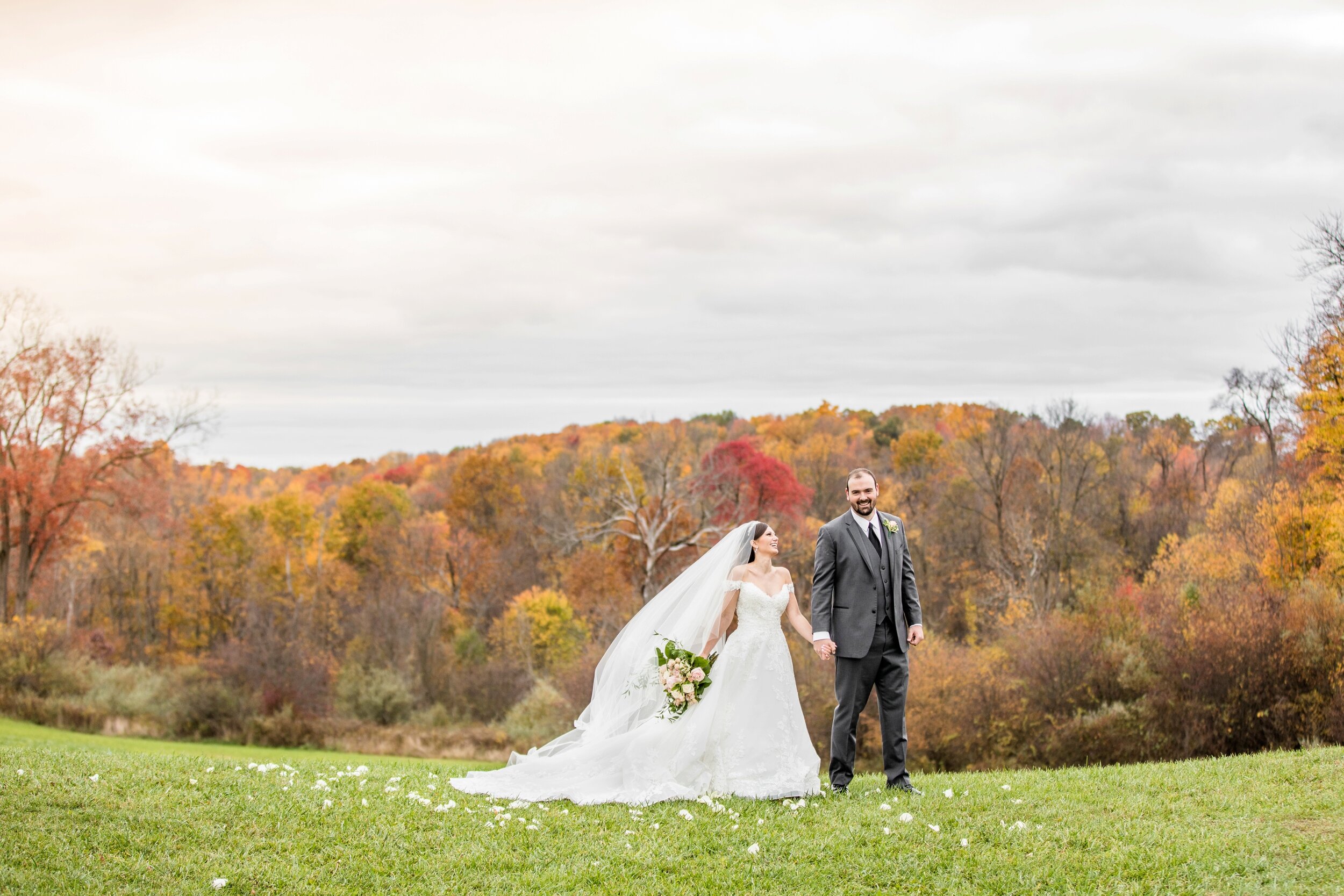 white barn wedding photos, white barn prospect pa wedding photos, pittsburgh wedding venues, pittsburgh wedding photographers, barn wedding venues pittsburgh