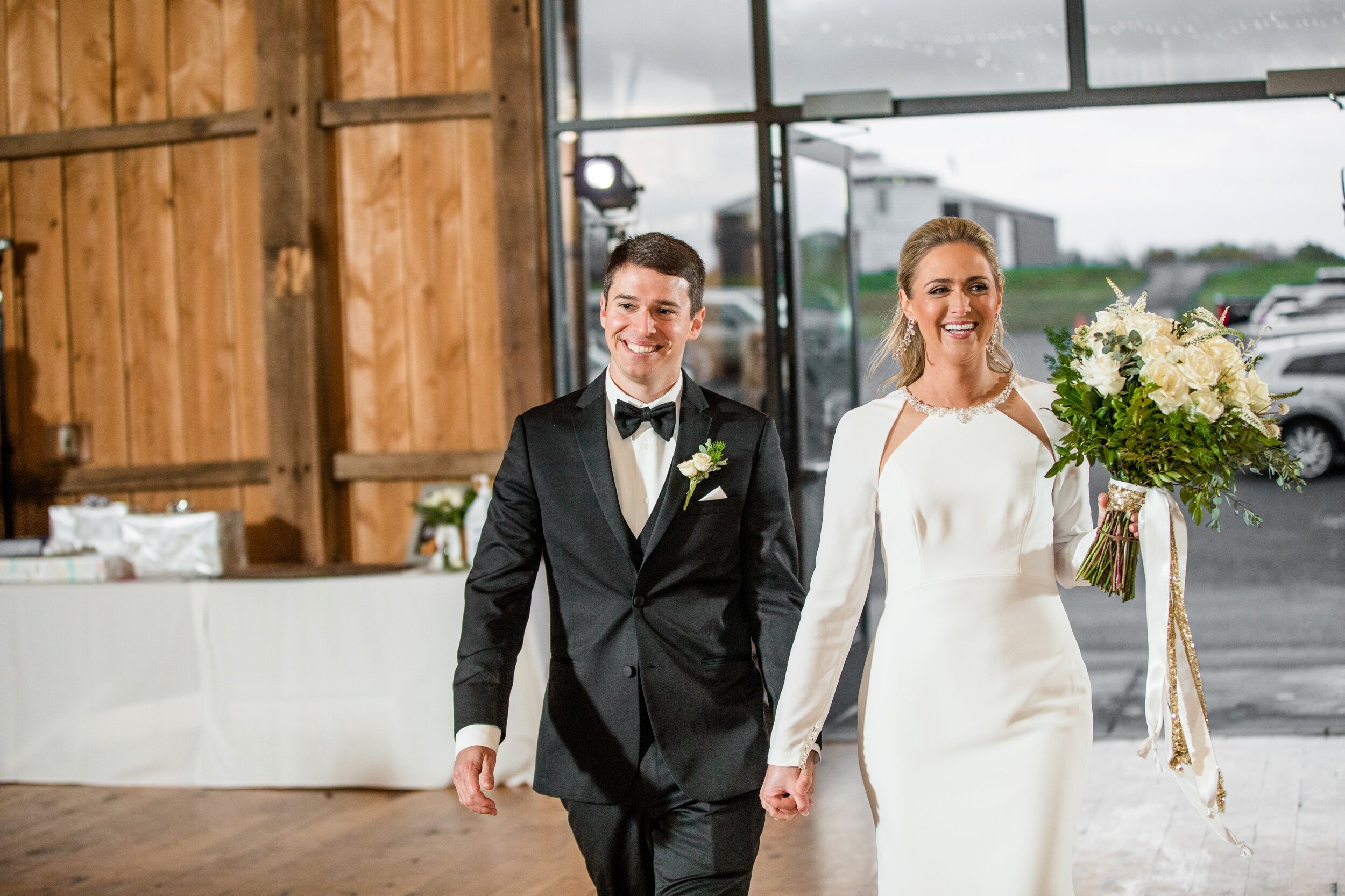 pittsburgh wedding photographer, white barn prospect pa wedding photos, white barn wedding pictures, pittsburgh engagement photographer