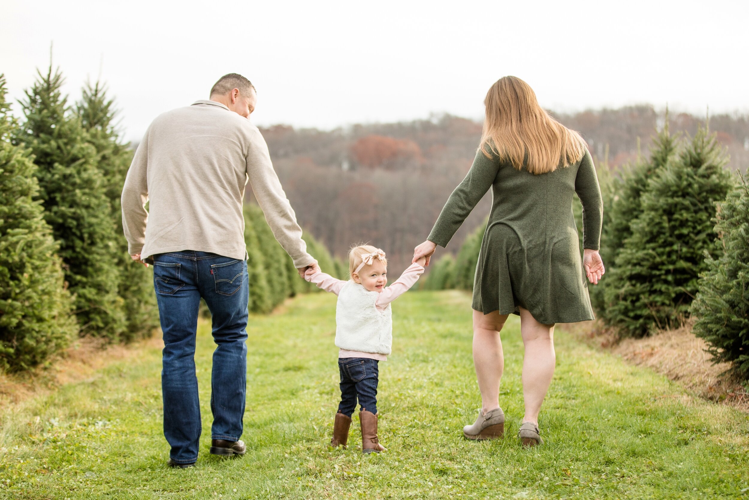 christmas mini sessions pittsburgh, christmas tree farm mini sessions pittsburgh, fall mini sessions pittsburgh, zelienople family photographer, lake forest gardens fombell pa