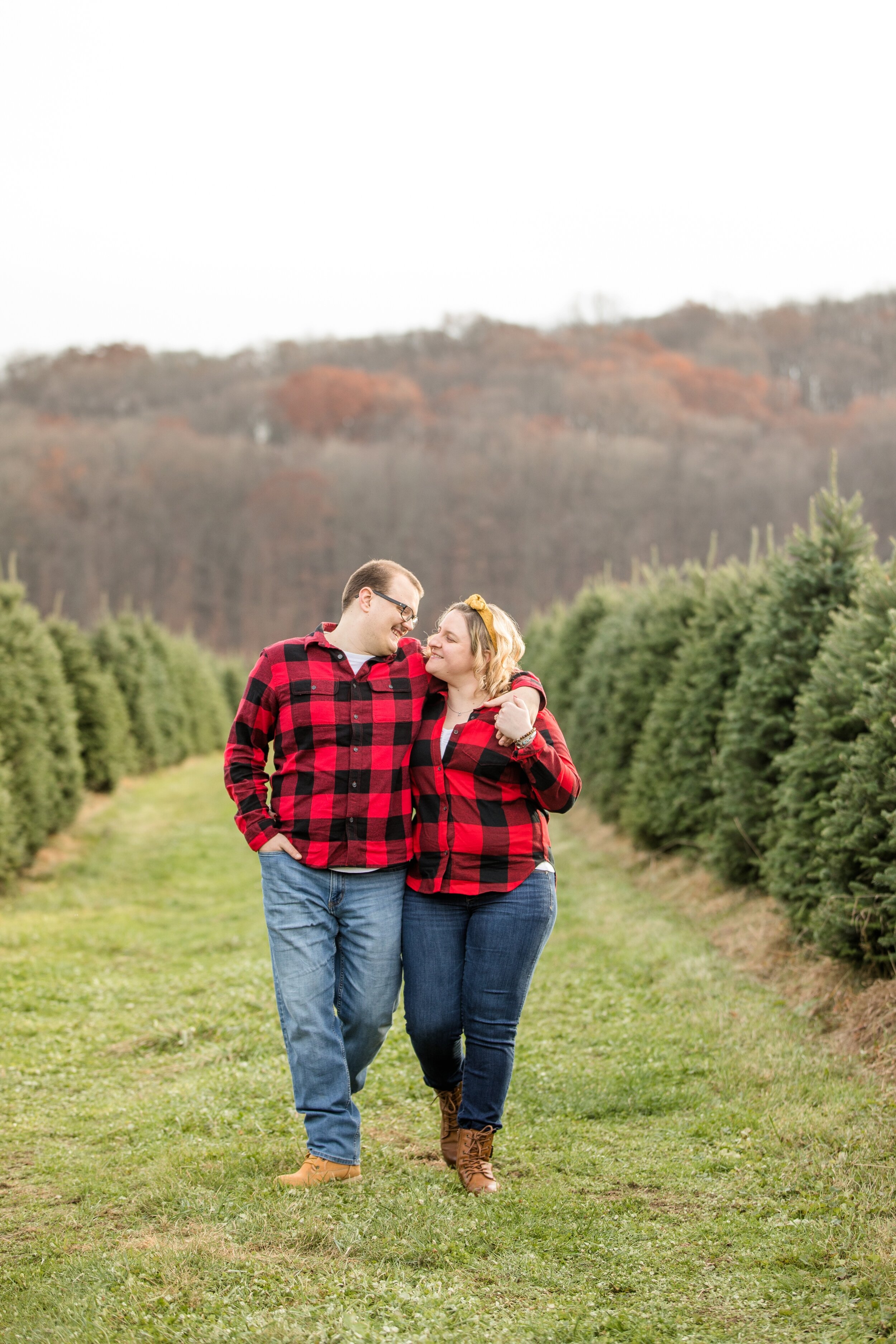 christmas mini sessions pittsburgh, christmas tree farm mini sessions pittsburgh, fall mini sessions pittsburgh, zelienople family photographer, lake forest gardens fombell pa