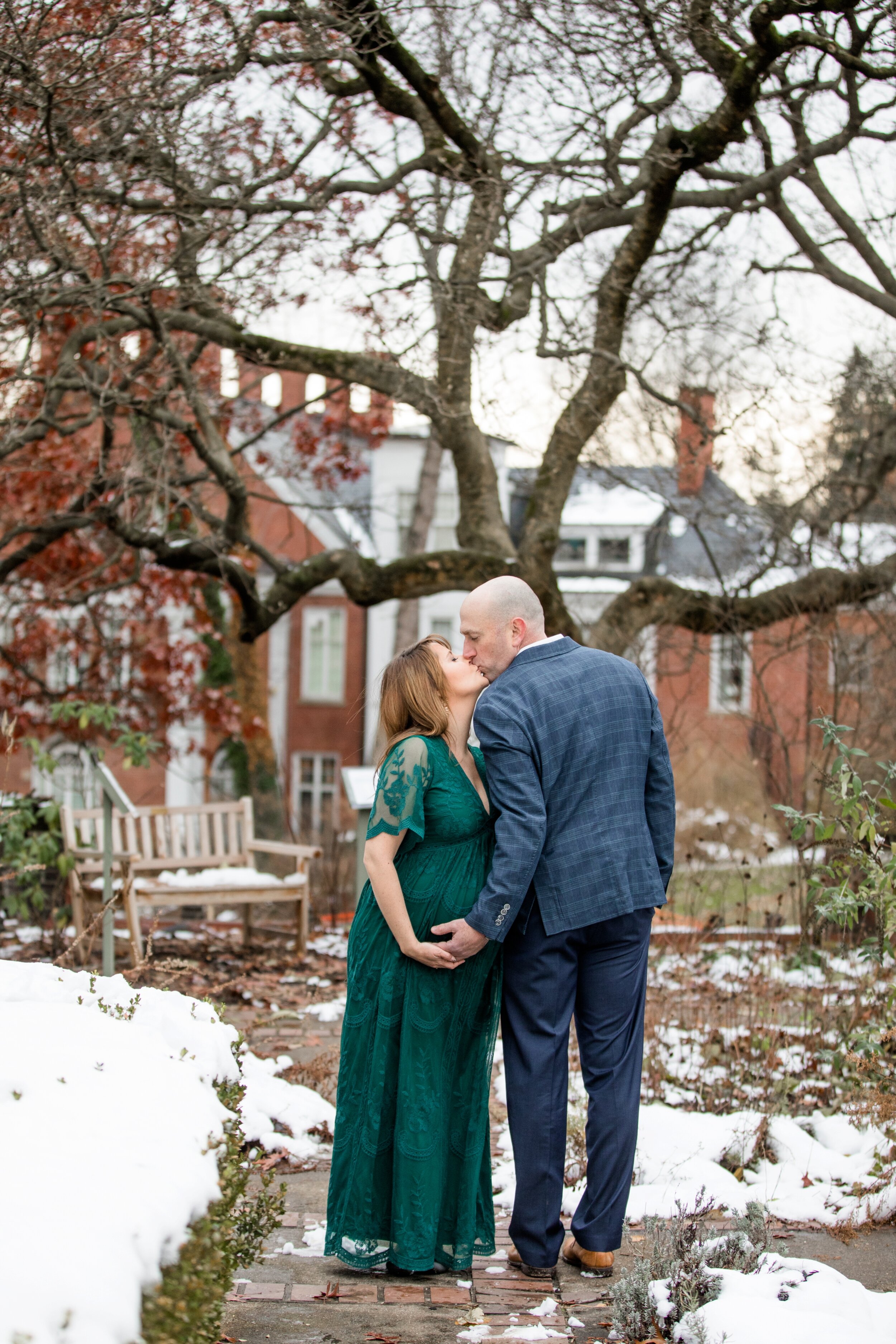 pittsburgh maternity photographer, mellon park maternity photos, snowy maternity photos, what to wear for maternity photos, pittsburgh family photographer, maternity photo outfit ideas