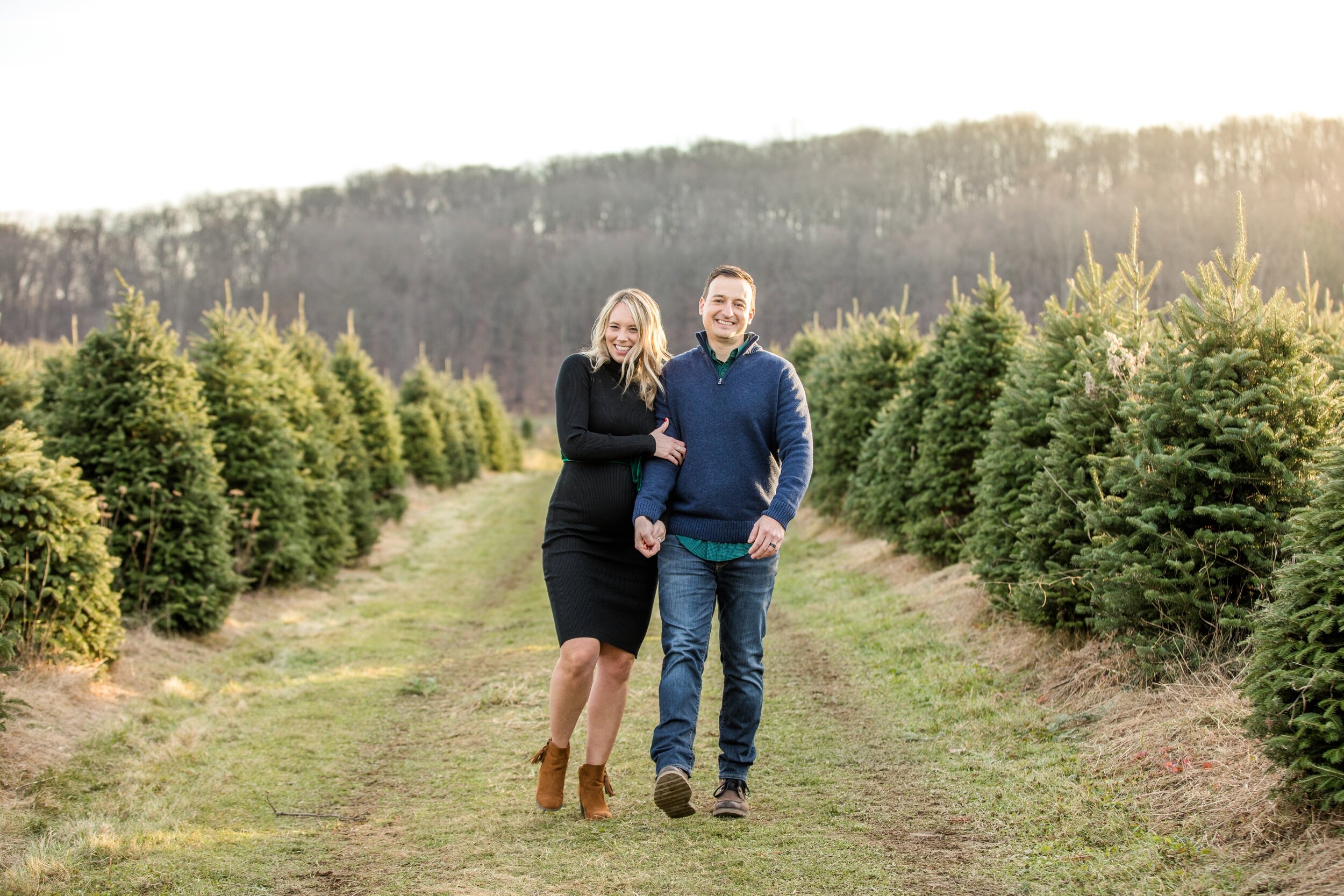 christmas tree farm maternity photos, christmas tree farm family photos, christmas tree farms pittsburgh pa, pittsburgh family photographer, zelienople family photographer