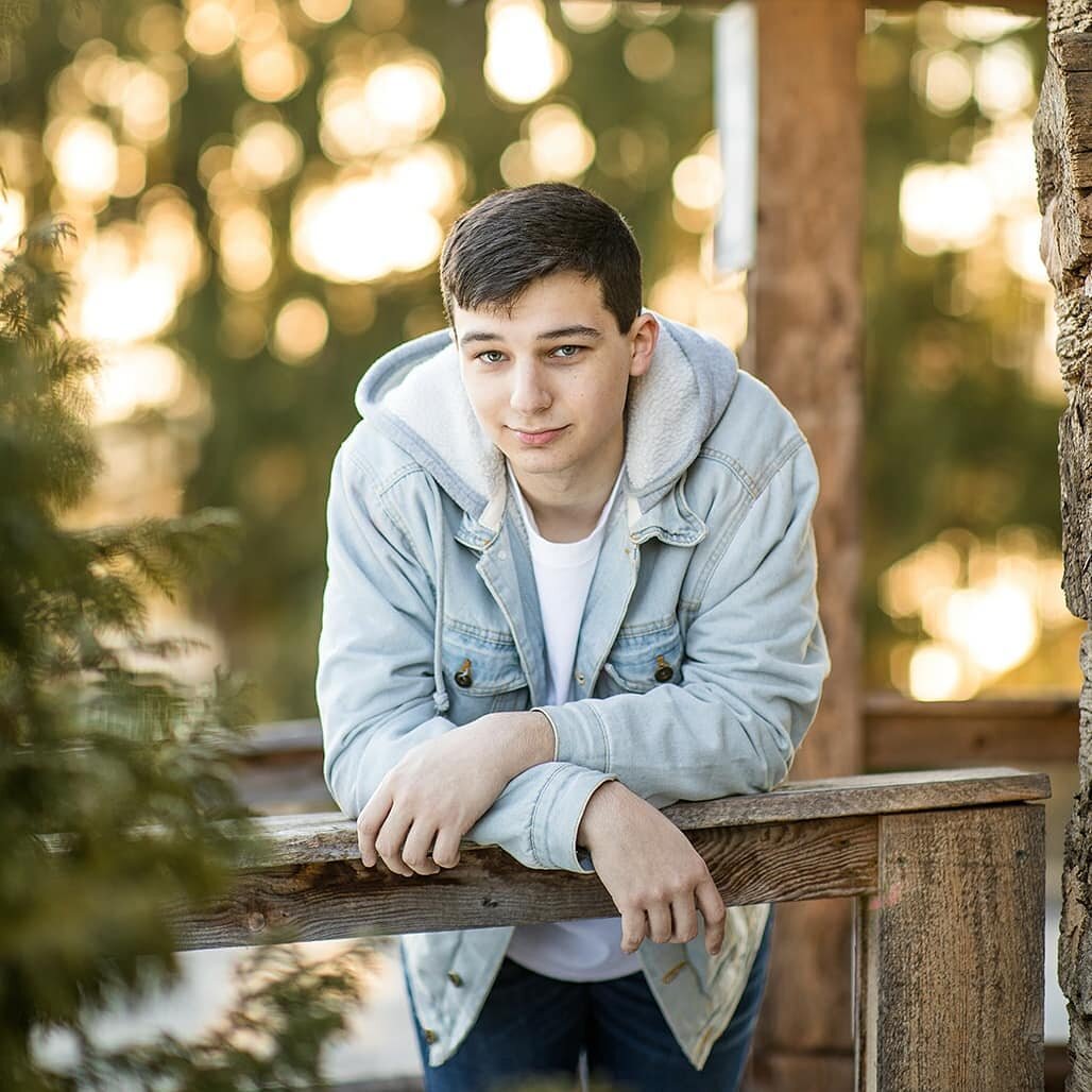 Garrett is a Seneca Valley senior who plans on heading into the Navy post-high school graduation, and hopes to work in Marketing and Business someday! I had the honor of taking his senior photos in Harmony on this oddly beautiful February day, which 