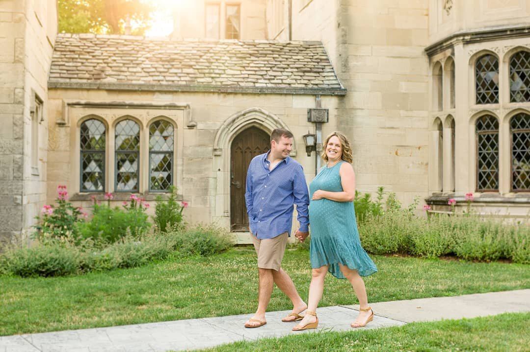 Time of year/season can be a great way to figure out what to wear for your session!⁠
⁠
Take these three photos, for example (swipe to see them all). The first is from a summer session at Hartwood Acres. My couple chose bright, coordinating colors tha