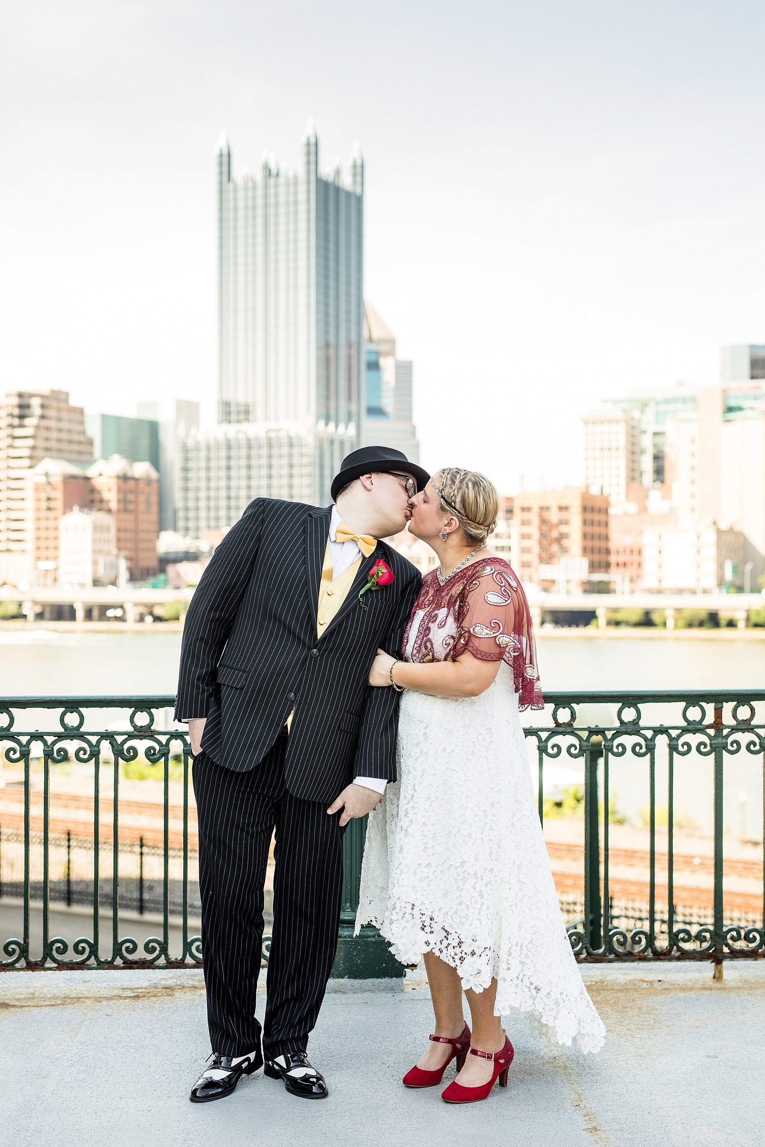 sheraton station square wedding photos, pittsburgh wedding photographer, locations in pittsburgh for wedding pictures, station square pittsburgh