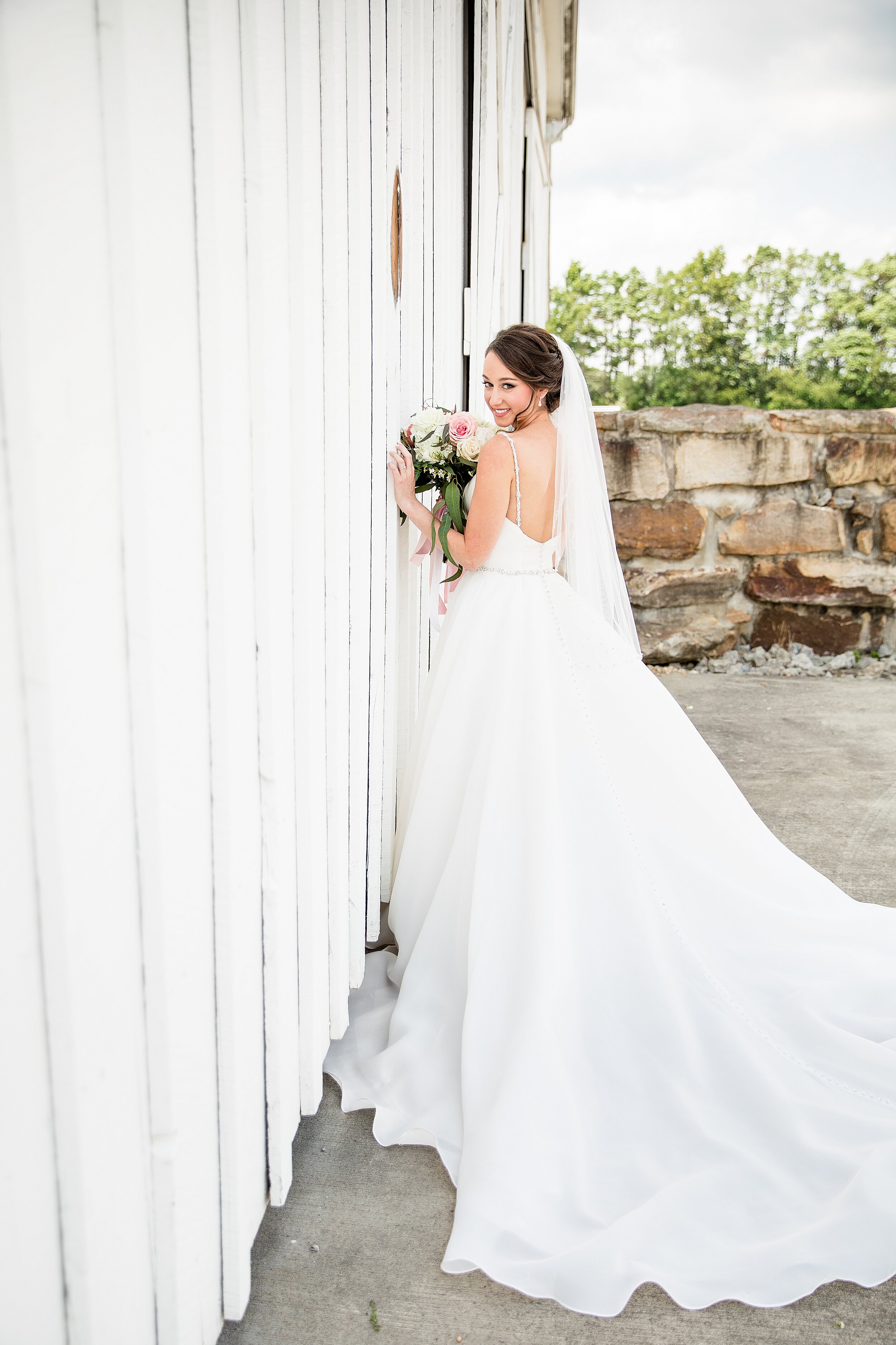 white barn wedding photos, white barn prospect pa wedding pictures, pittsburgh wedding photographer, zelienople wedding photographer, cranberry township wedding photographer