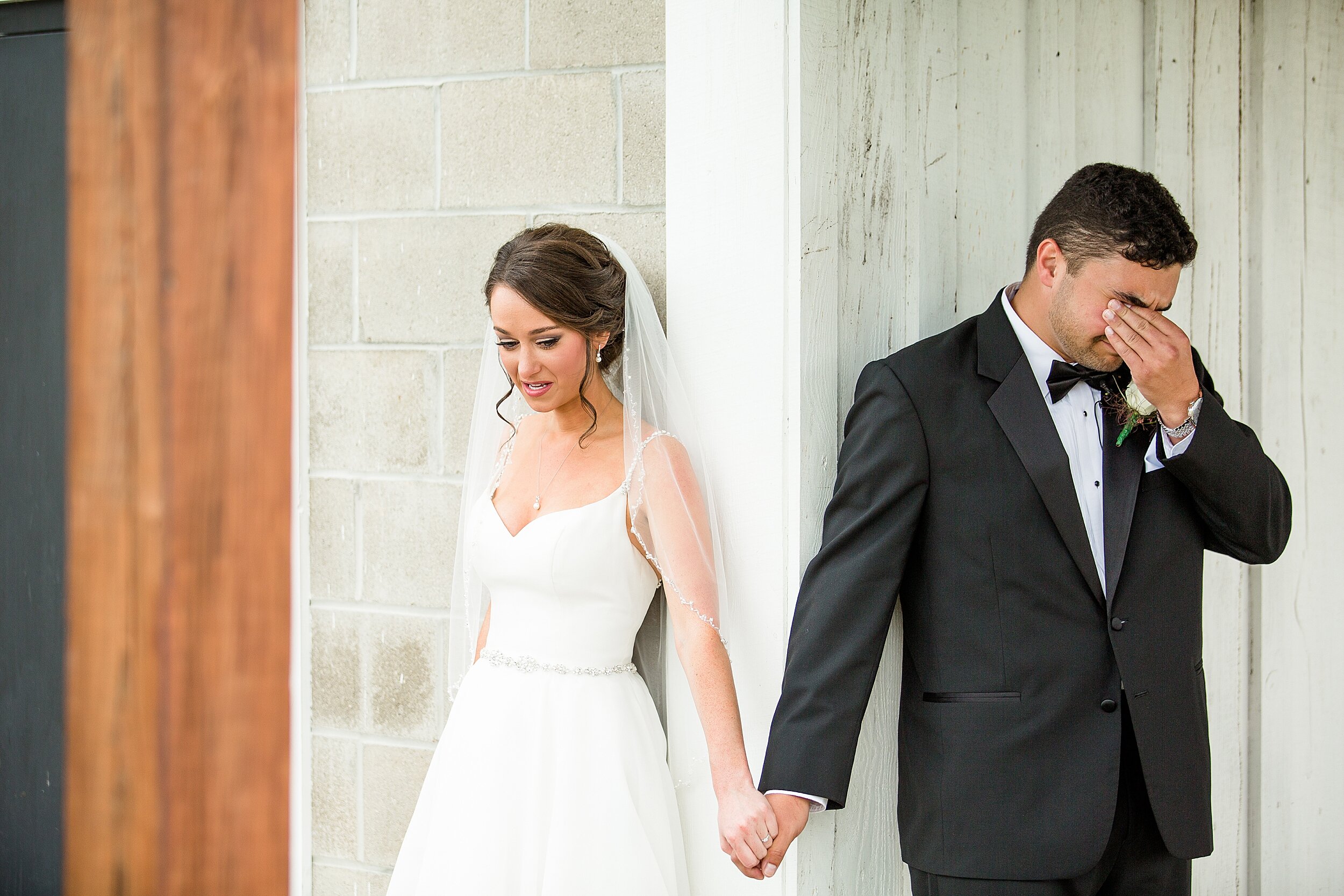 white barn wedding photos, white barn prospect pa wedding pictures, pittsburgh wedding photographer, zelienople wedding photographer, cranberry township wedding photographer