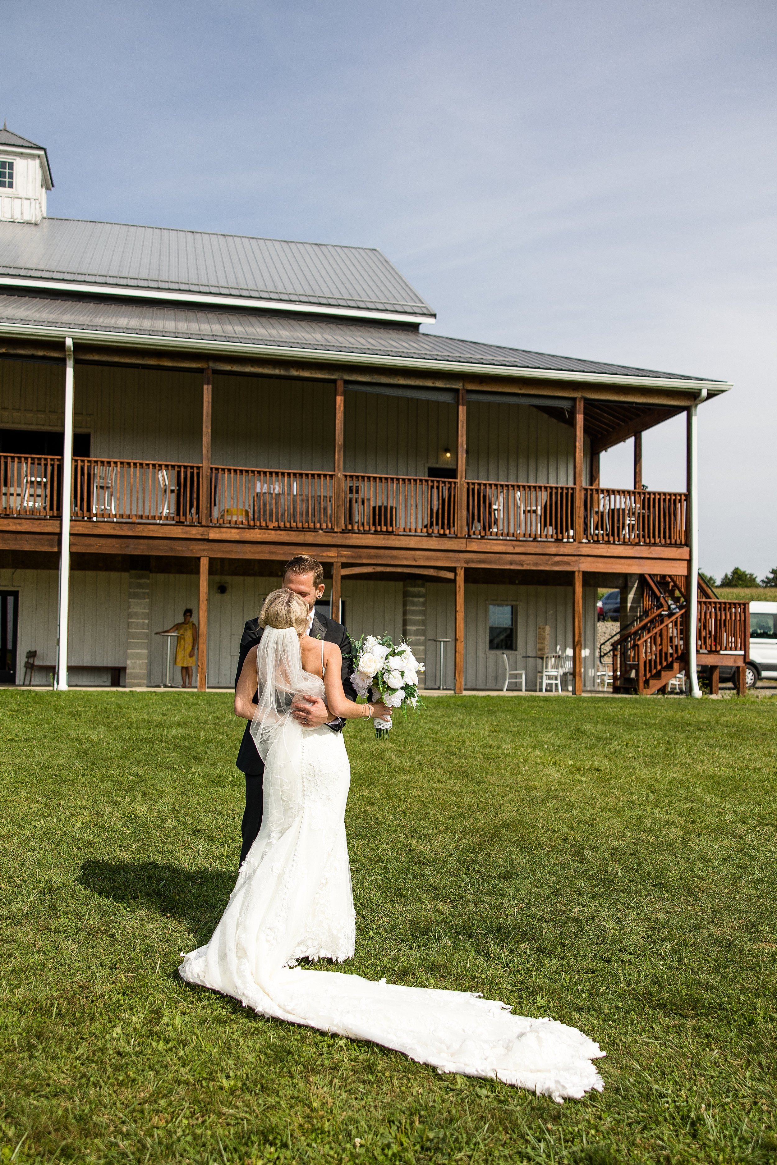 white barn prospect pa wedding photos, white barn prospect wedding pictures, the white barn in prospect pa, pittsburgh wedding photographer, white barn wedding photographer