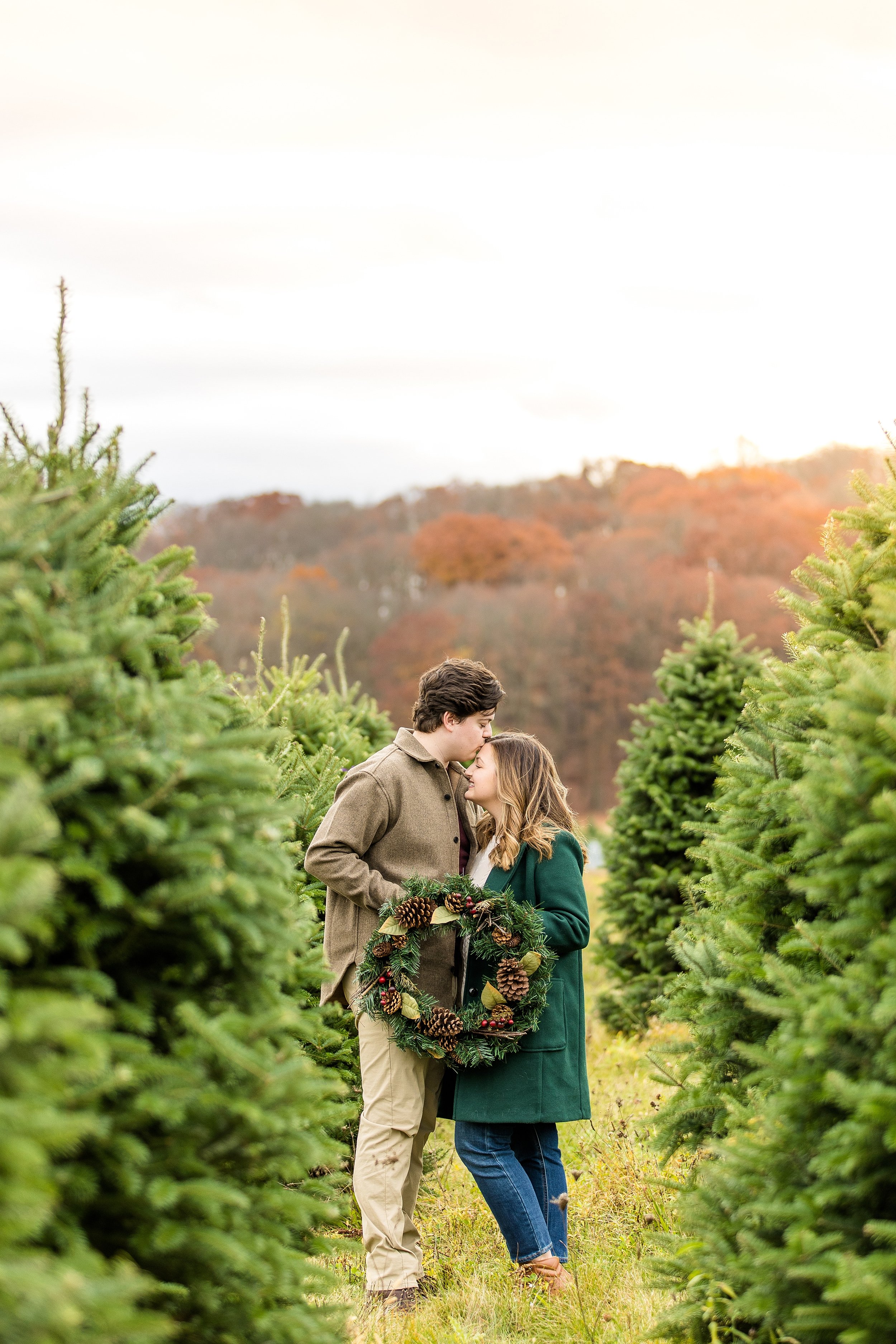 pittsburgh christmas mini sessions, christmas tree farm mini sessions pittsburgh, holiday mini sessions pittsburgh, pittsburgh family photographer