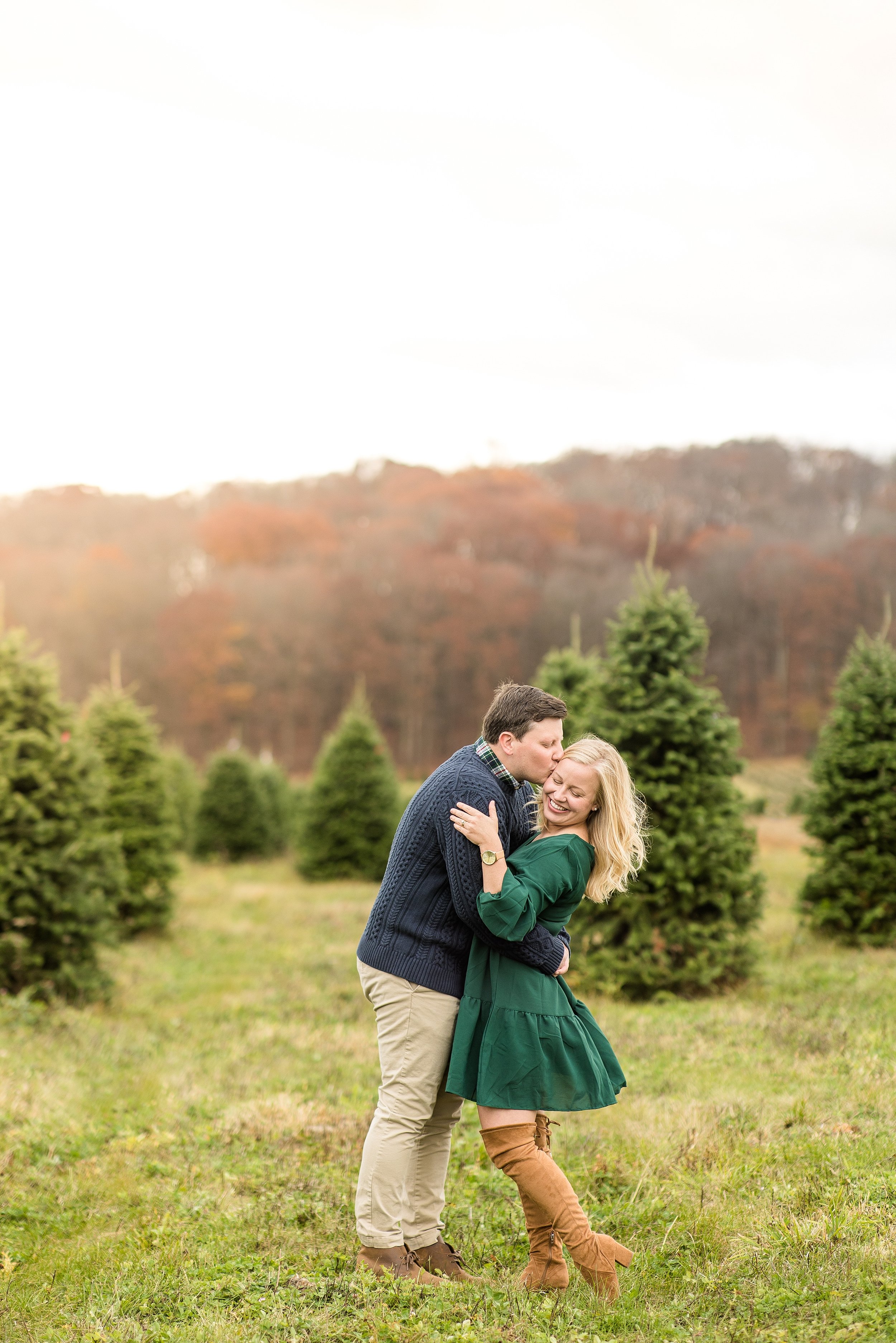 pittsburgh christmas mini sessions, christmas tree farm mini sessions pittsburgh, holiday mini sessions pittsburgh, pittsburgh family photographer