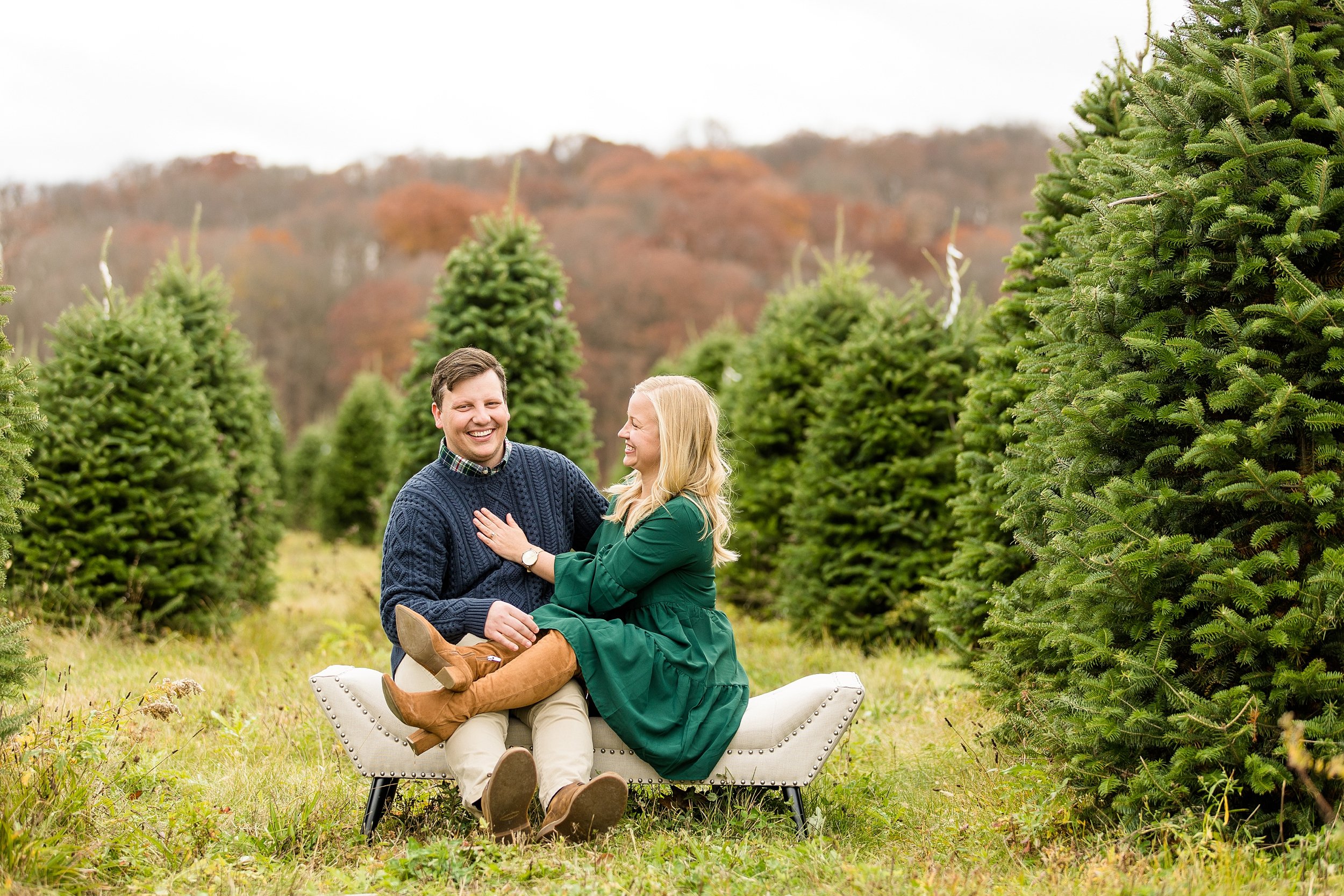 pittsburgh christmas mini sessions, christmas tree farm mini sessions pittsburgh, holiday mini sessions pittsburgh, pittsburgh family photographer