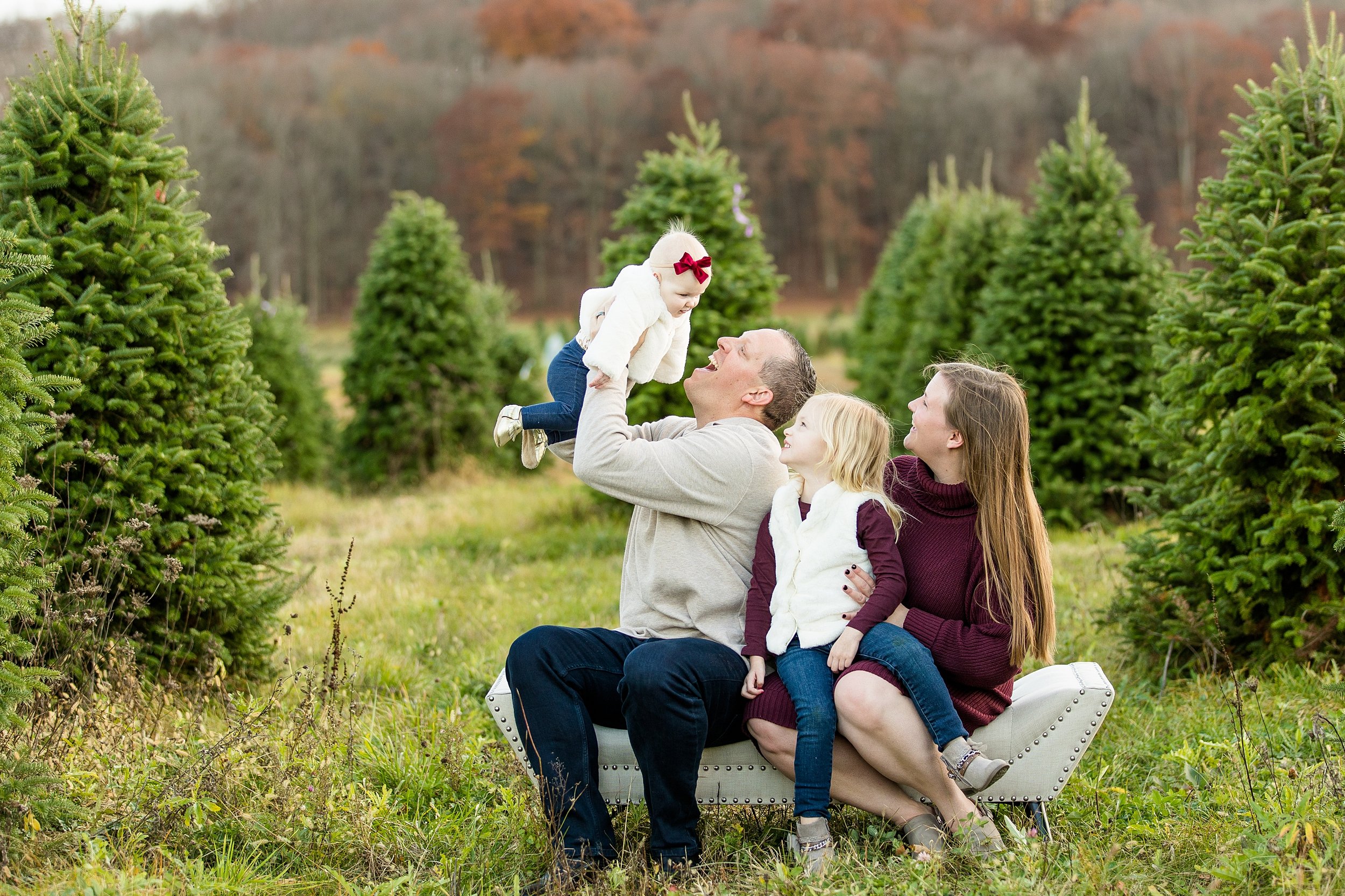 pittsburgh christmas mini sessions, christmas tree farm mini sessions pittsburgh, holiday mini sessions pittsburgh, pittsburgh family photographer