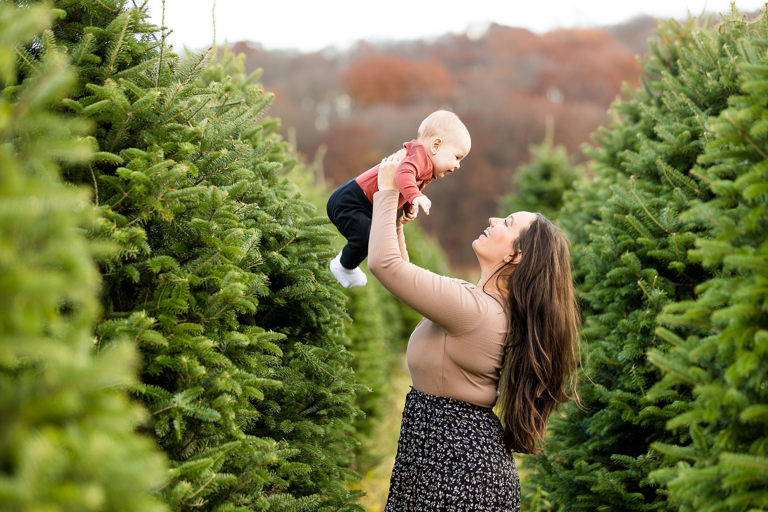 pittsburgh christmas mini sessions, christmas tree farm mini sessions pittsburgh, holiday mini sessions pittsburgh, pittsburgh family photographer