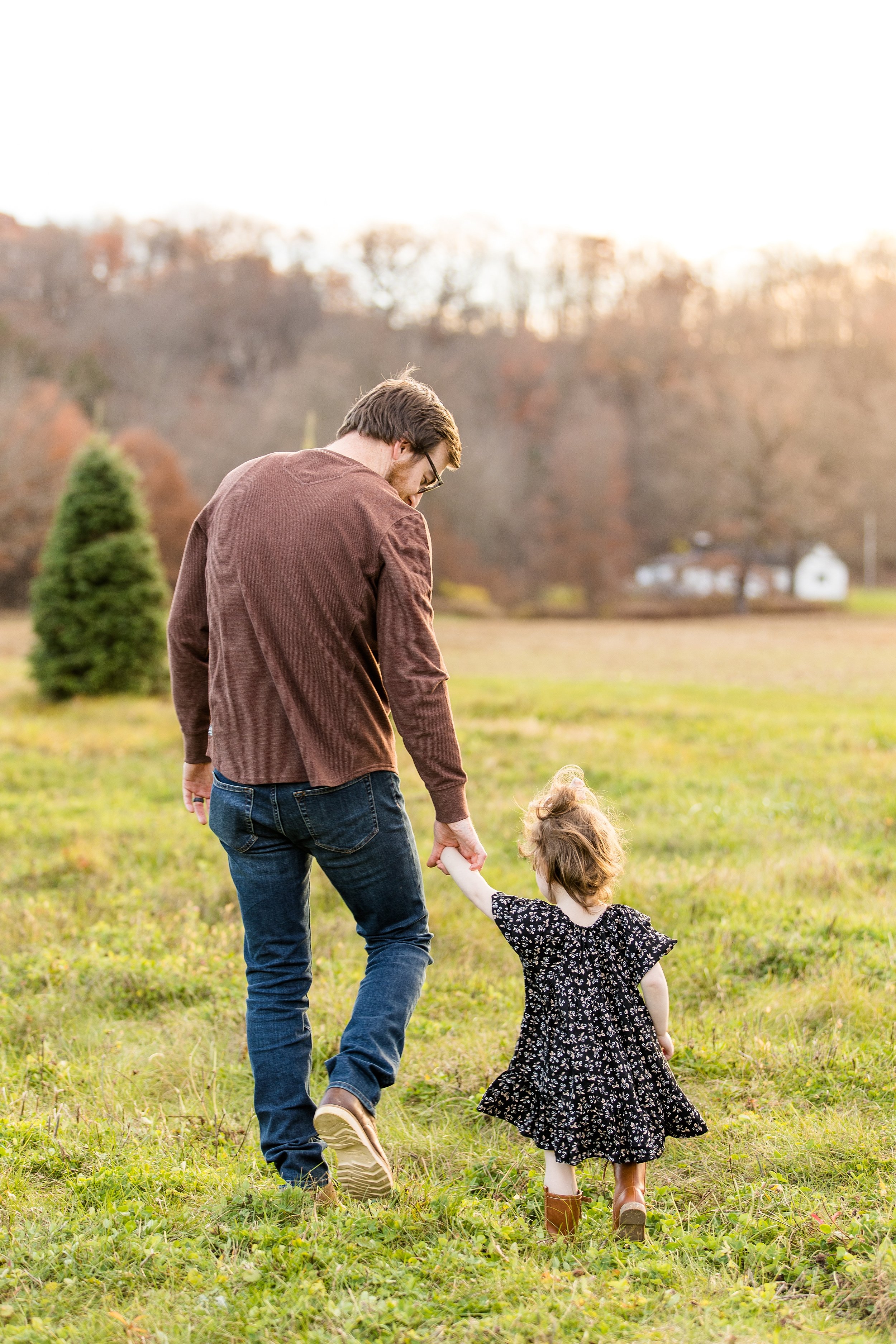 pittsburgh christmas mini sessions, christmas tree farm mini sessions pittsburgh, holiday mini sessions pittsburgh, pittsburgh family photographer