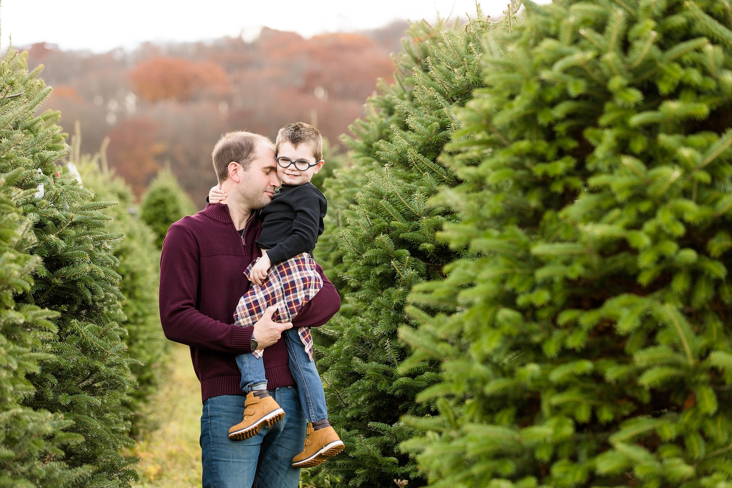 pittsburgh christmas mini sessions, christmas tree farm mini sessions pittsburgh, holiday mini sessions pittsburgh, pittsburgh family photographer