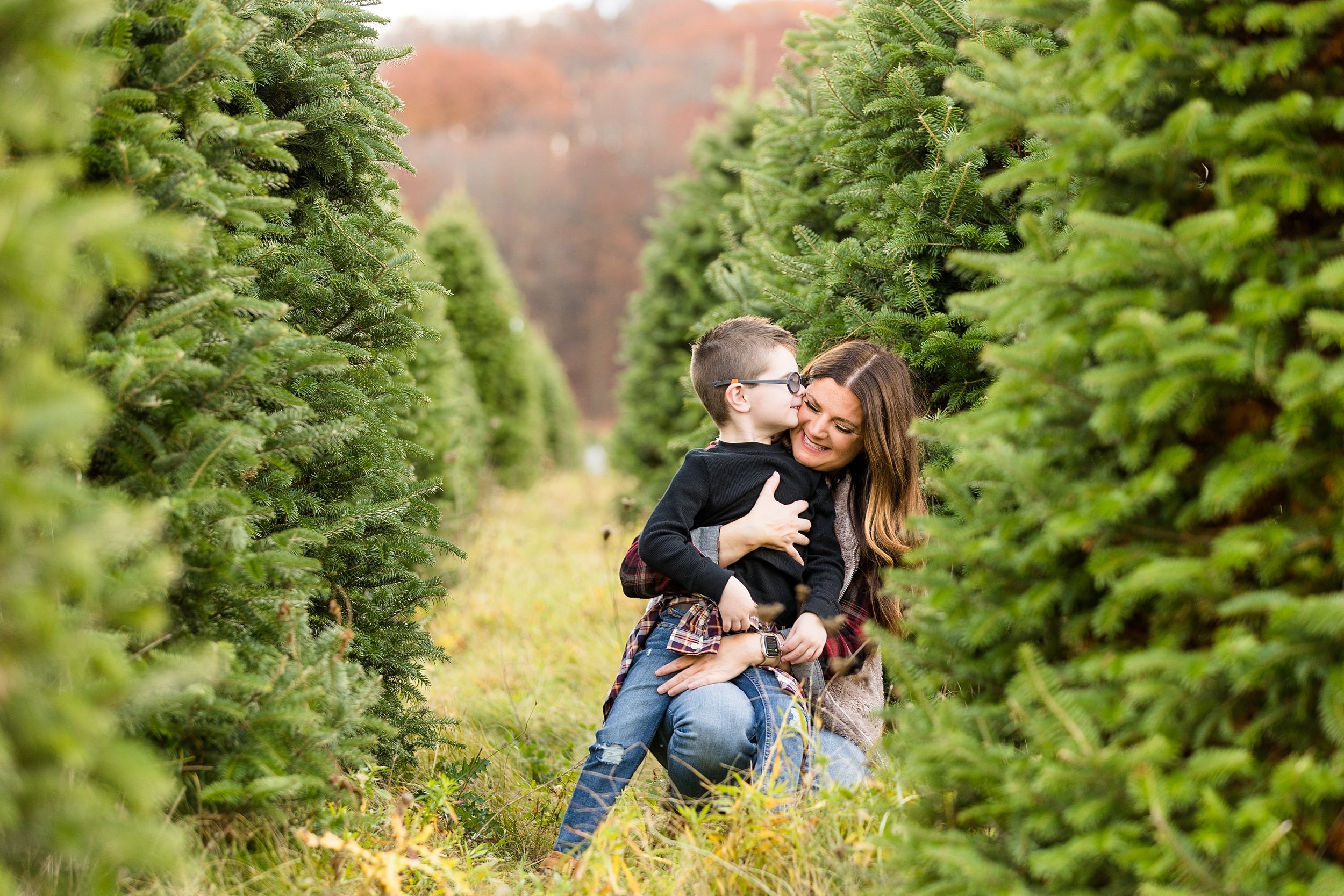 pittsburgh christmas mini sessions, christmas tree farm mini sessions pittsburgh, holiday mini sessions pittsburgh, pittsburgh family photographer