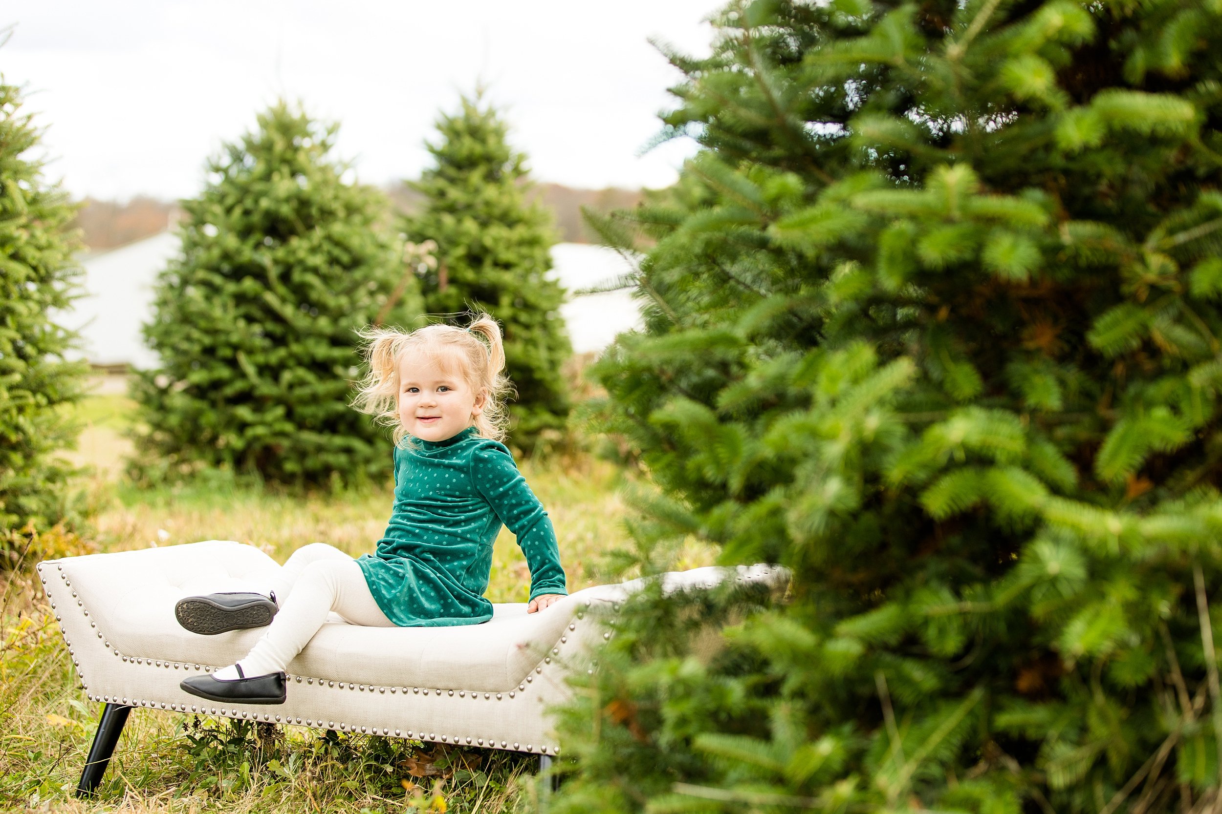 pittsburgh christmas mini sessions, christmas tree farm mini sessions pittsburgh, holiday mini sessions pittsburgh, pittsburgh family photographer