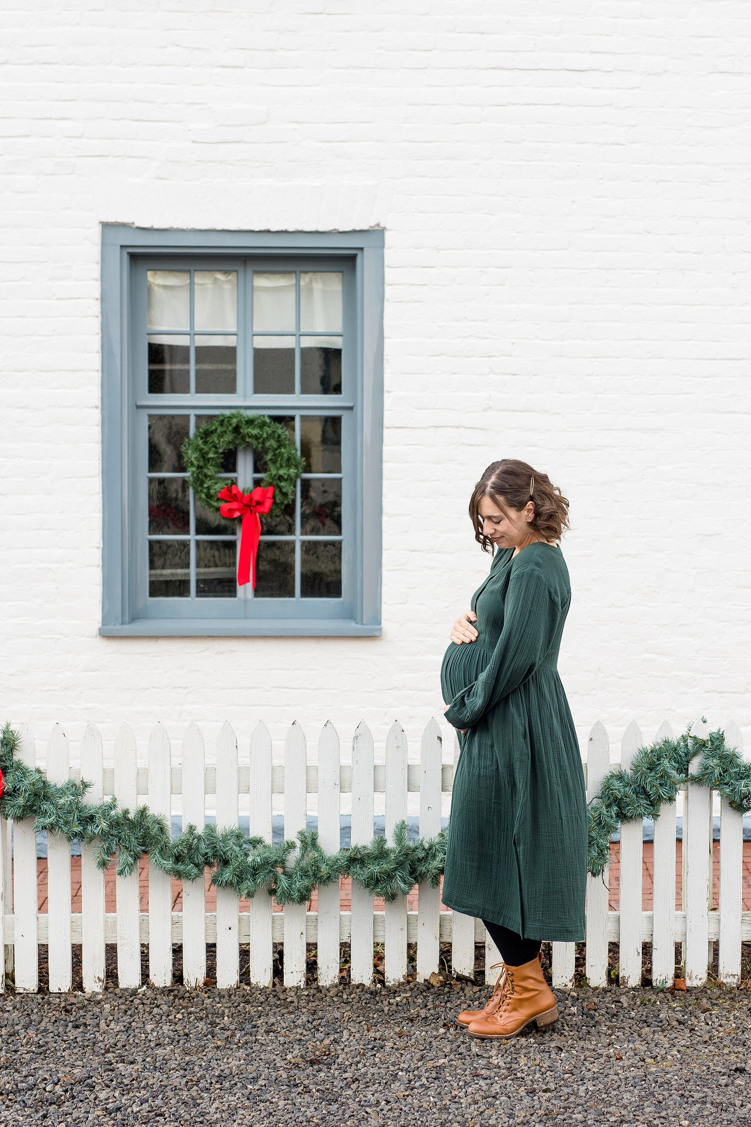 christmas maternity photos, pittsburgh maternity photographer, historic harmony maternity photos, pittsburgh family photographer, christmas photos pittsburgh