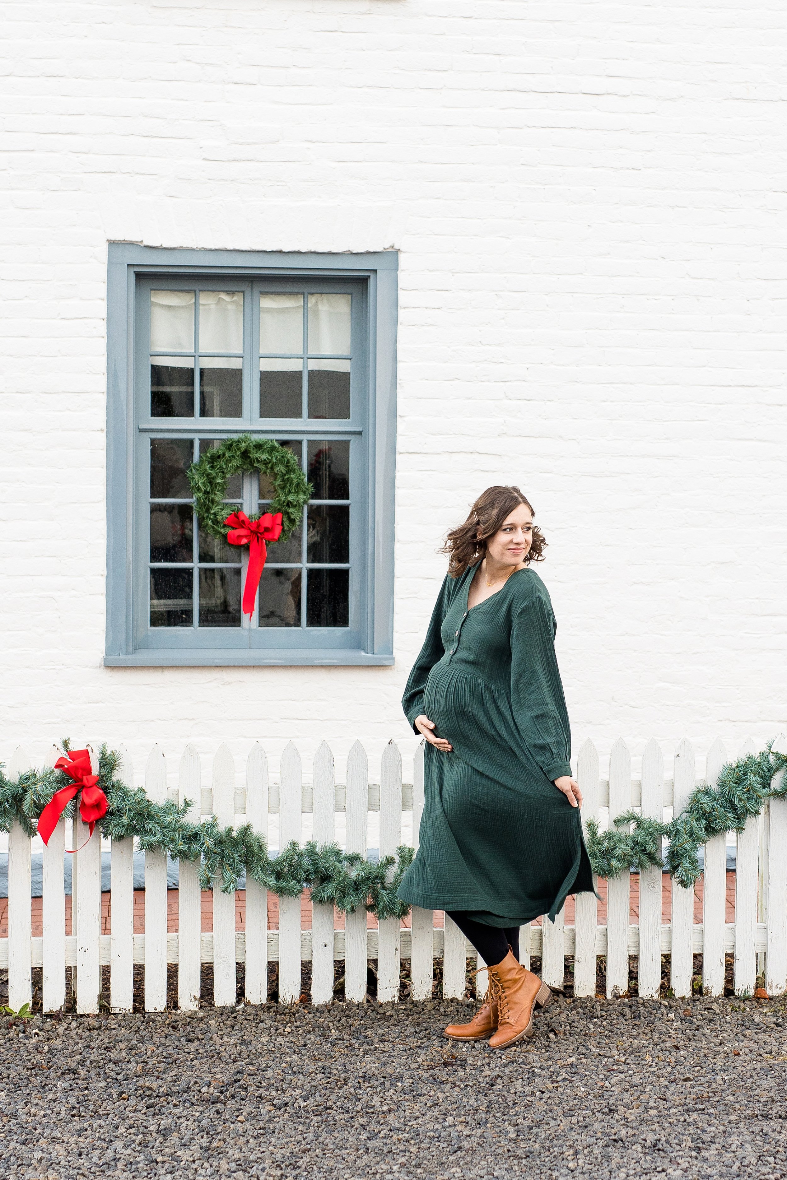 christmas maternity photos, pittsburgh maternity photographer, historic harmony maternity photos, pittsburgh family photographer, christmas photos pittsburgh