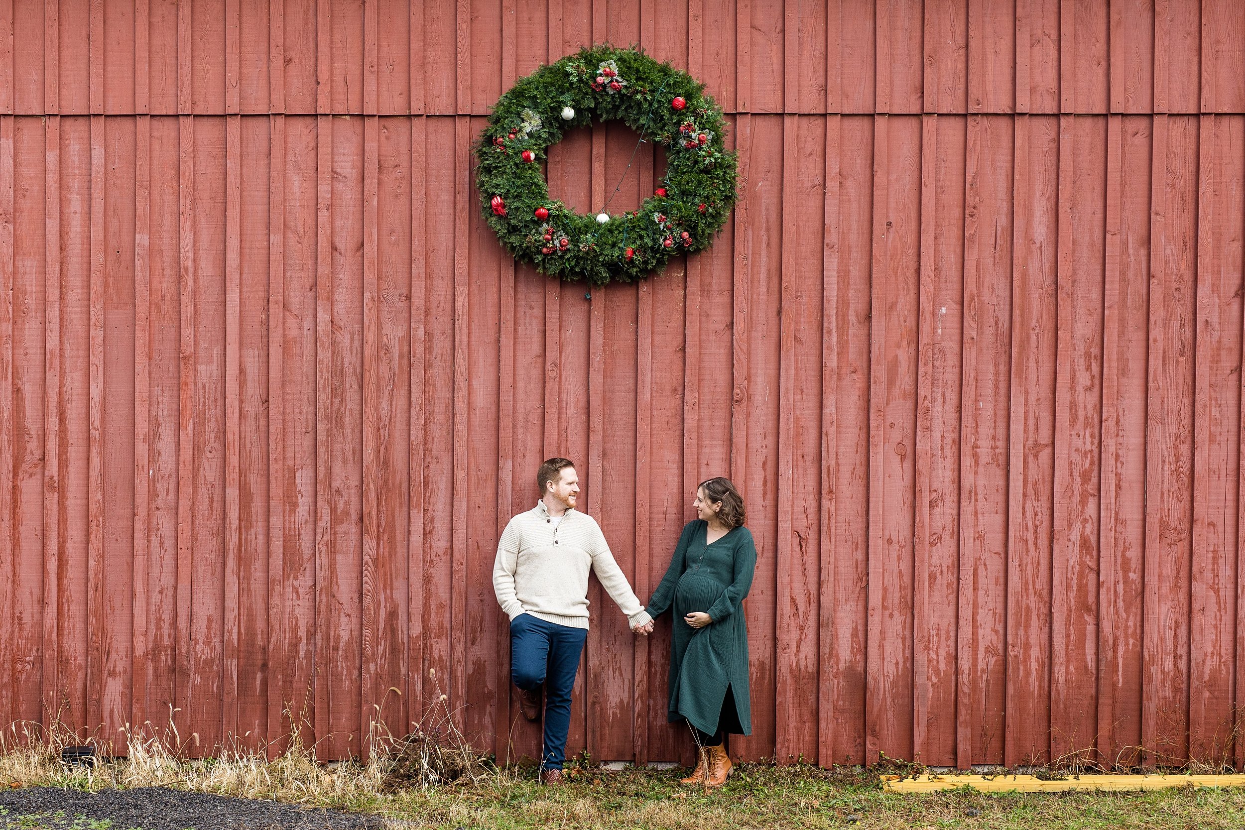 christmas maternity photos, pittsburgh maternity photographer, historic harmony maternity photos, pittsburgh family photographer, christmas photos pittsburgh