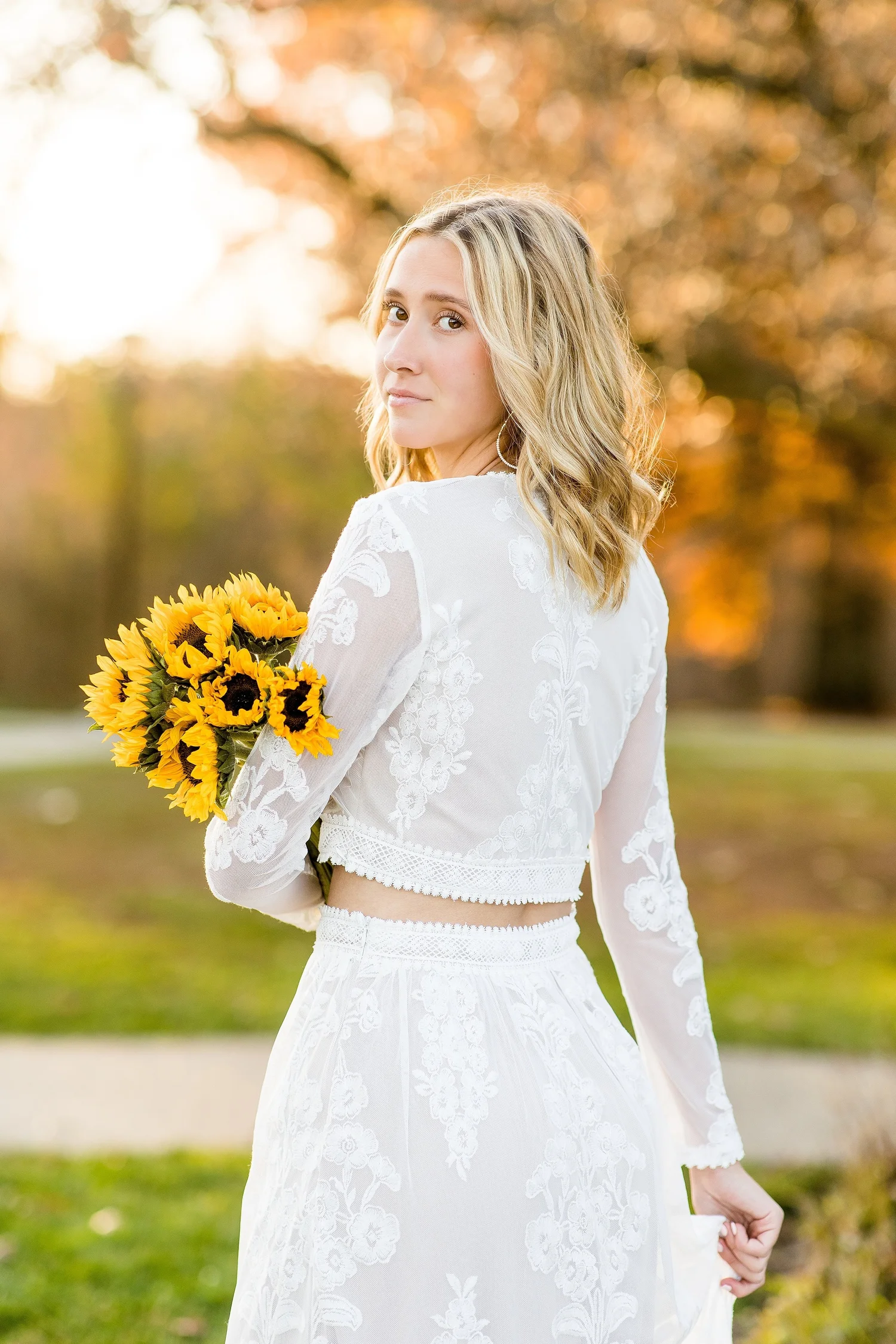 4 Ways to Incorporate Fresh Flowers into Your Senior Photos — Jenna