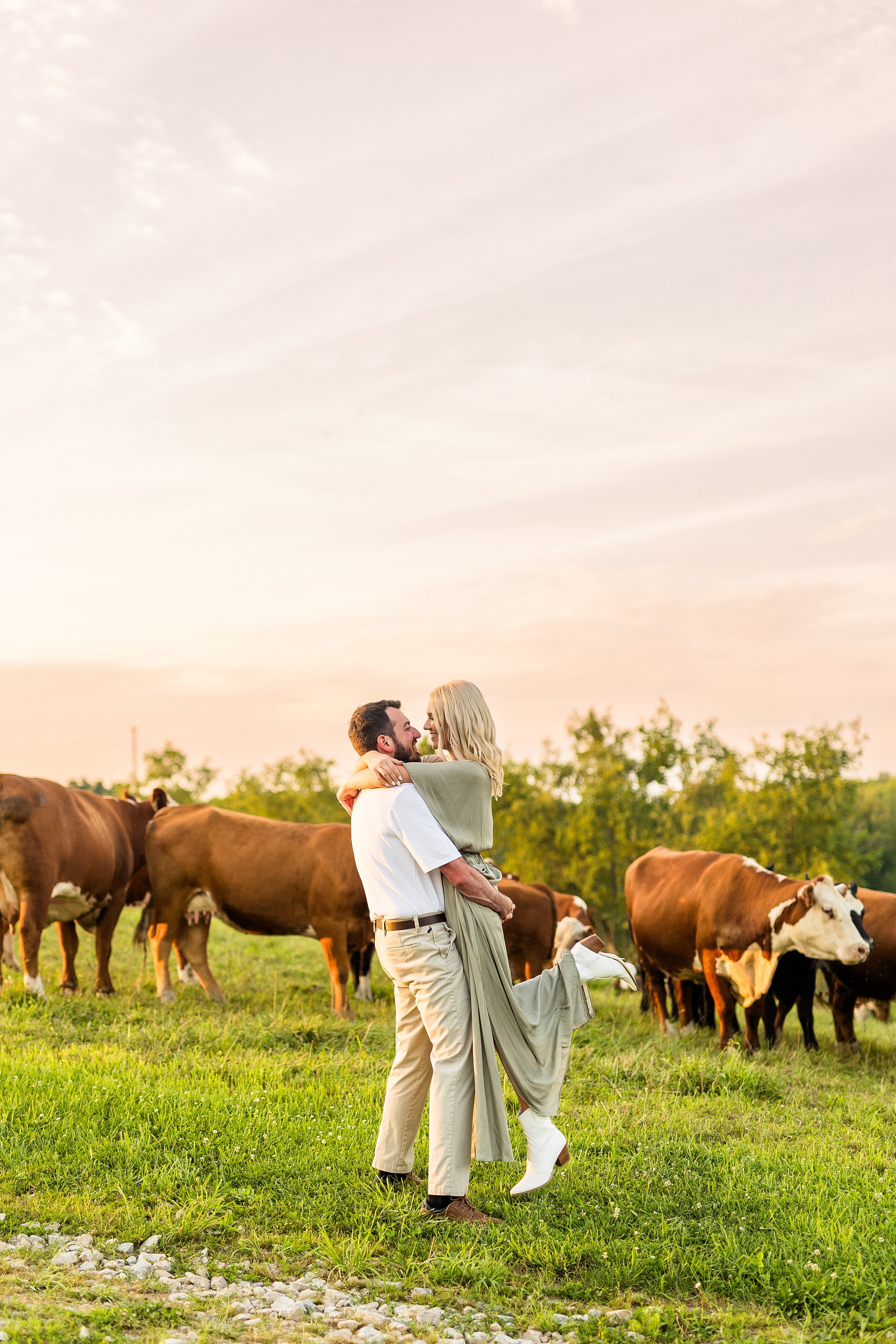 shady elms farm wedding pictures, shady elms farm wedding photos, shady elms farm hickory pa, farm wedding venues near pittsburgh, shady elms farm engagement photos